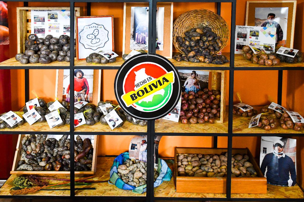 Productores inauguran “Mercado de la Agricultura Familiar” en La Paz