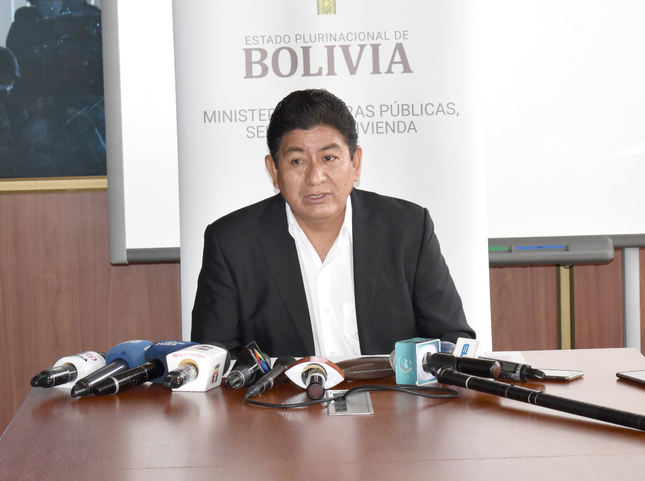 Ministro Montaño reporta un significativo aumento del transporte aéreo nacional