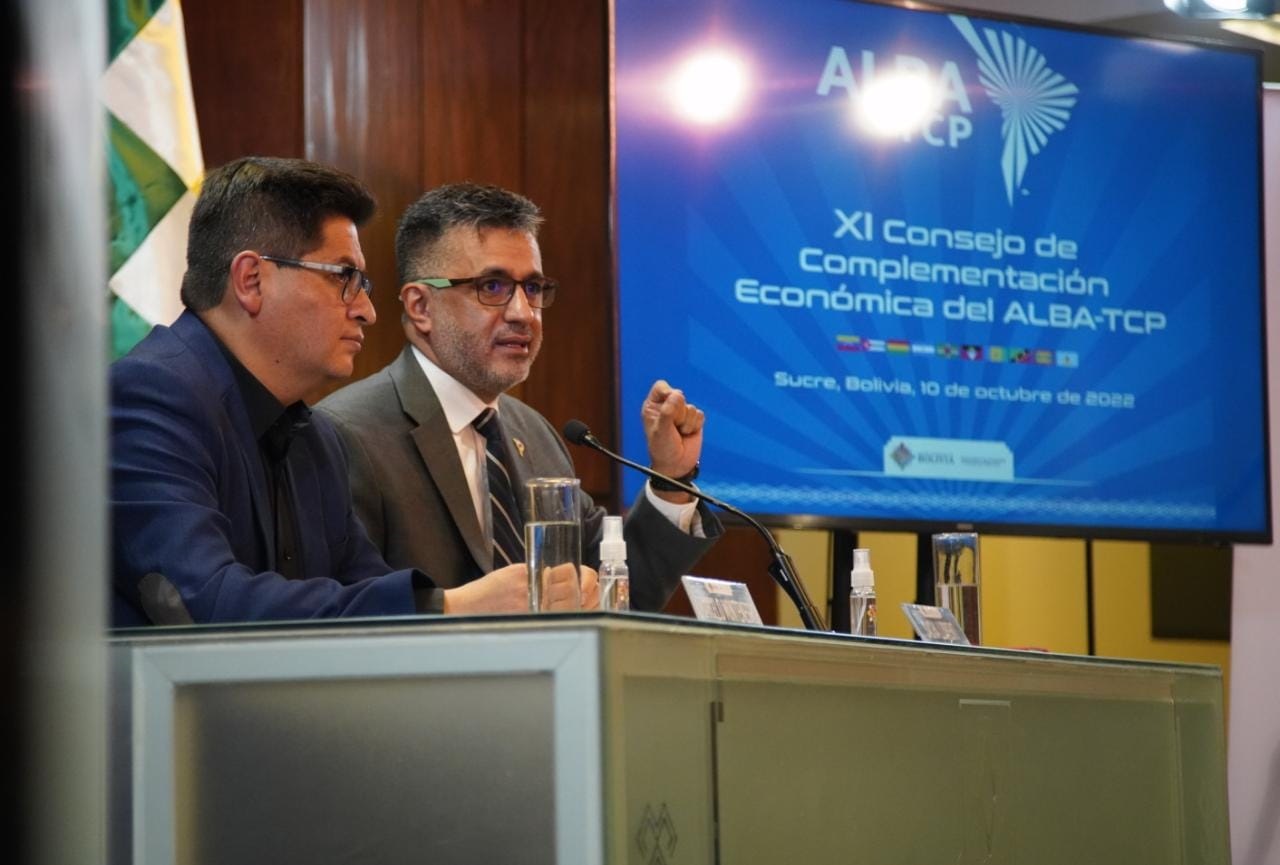 Ministro de Economía, Marcelo Montenegro, y Sacha Llorenti, Secretario Ejecutivo del ALBA-TCP, anuncian su XI Reunión en Sucre 