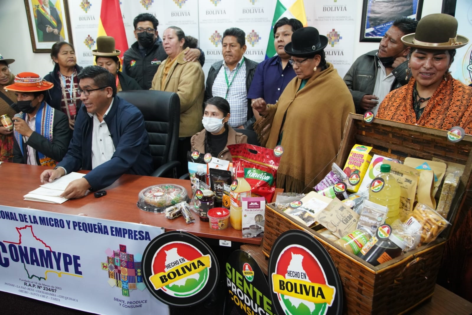 Ministro de Desarrollo Productivo y Economía Plural y Viceministerio de la Micro y Pequeña Empresa, presentan la exposición Hecho en Bolivia “Del Productor al Canastón”