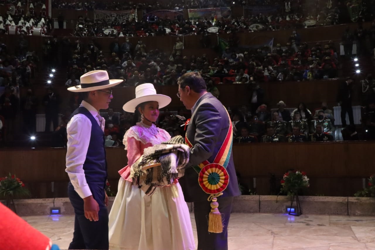 Presidente participa en la Sesión de Honor por el aniversario de la gesta libertaria de Potosí.