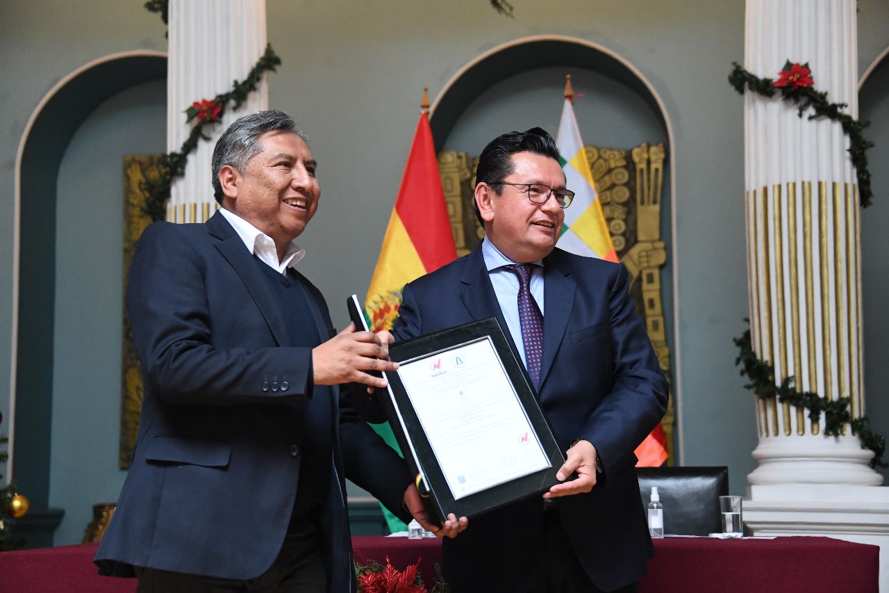 Acto de recepción de certificación del Sistema de Gestión de la Calidad NB/ISO 9001:2015 en el Ministerio de Relaciones Exteriores