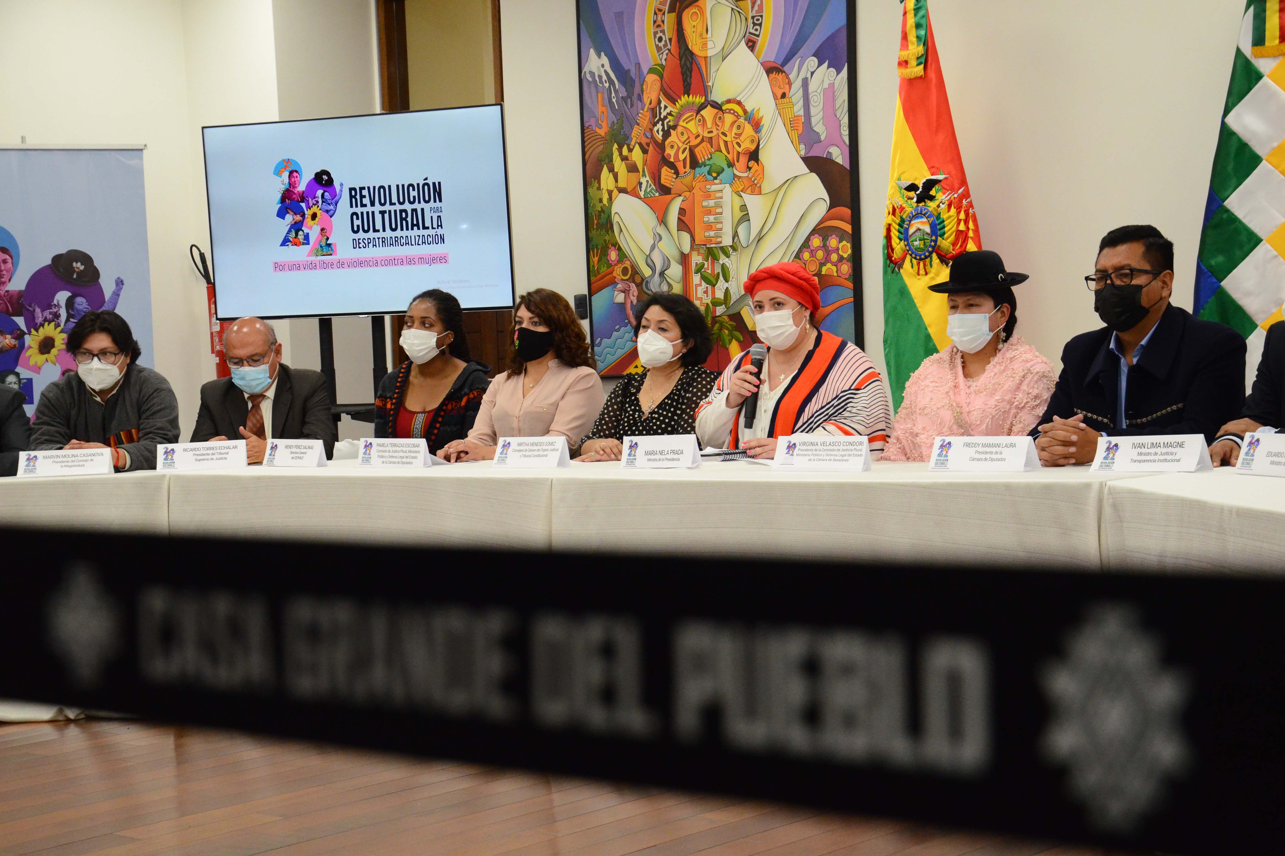 La Comisión de Revisión de Casos de Violación y Feminicidio en conferencia de prensa sobre los resultados luego de 120 días de trabajo.