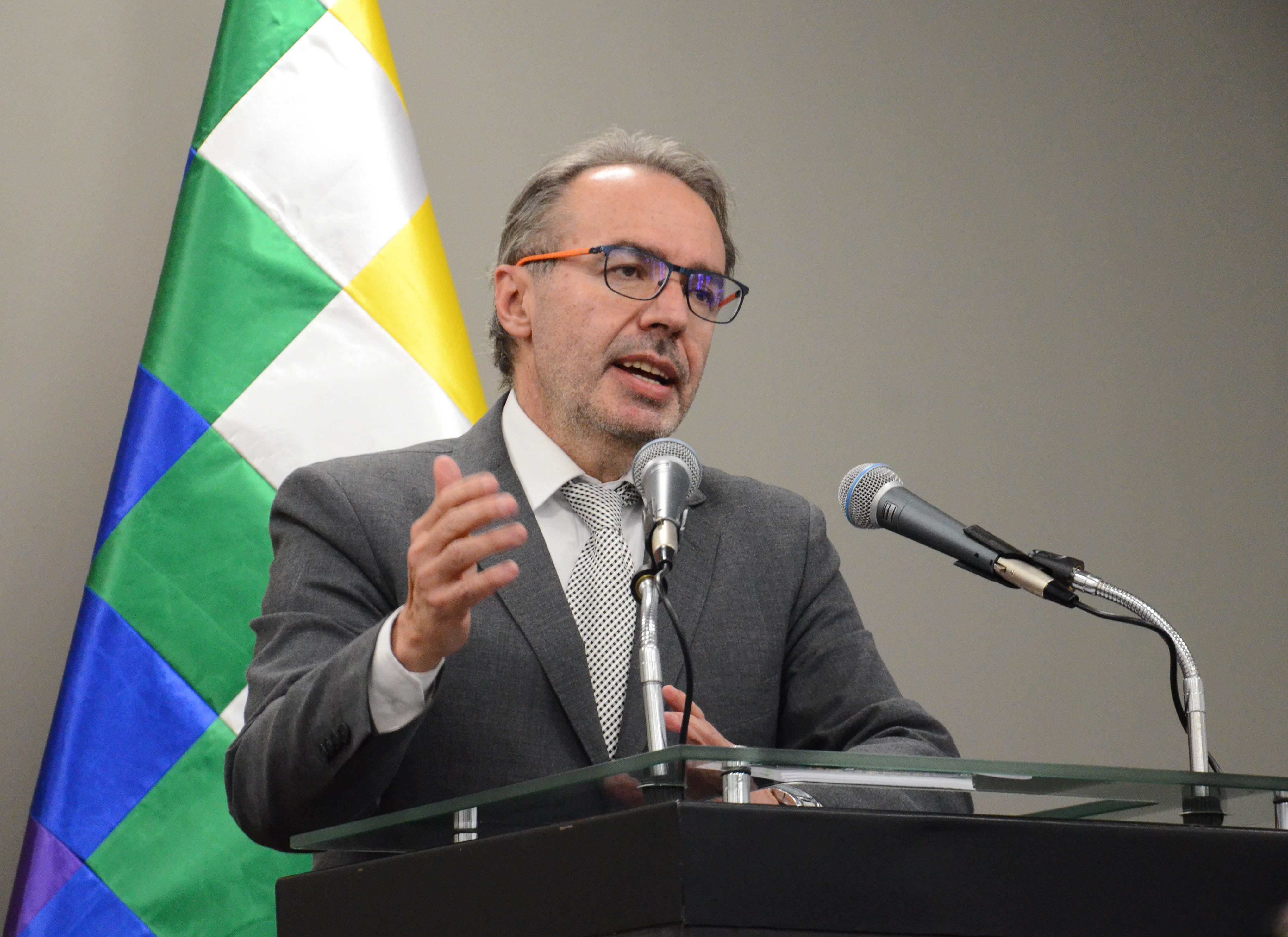 El vocero presidencial Jorge Richter brinda una conferencia de prensa