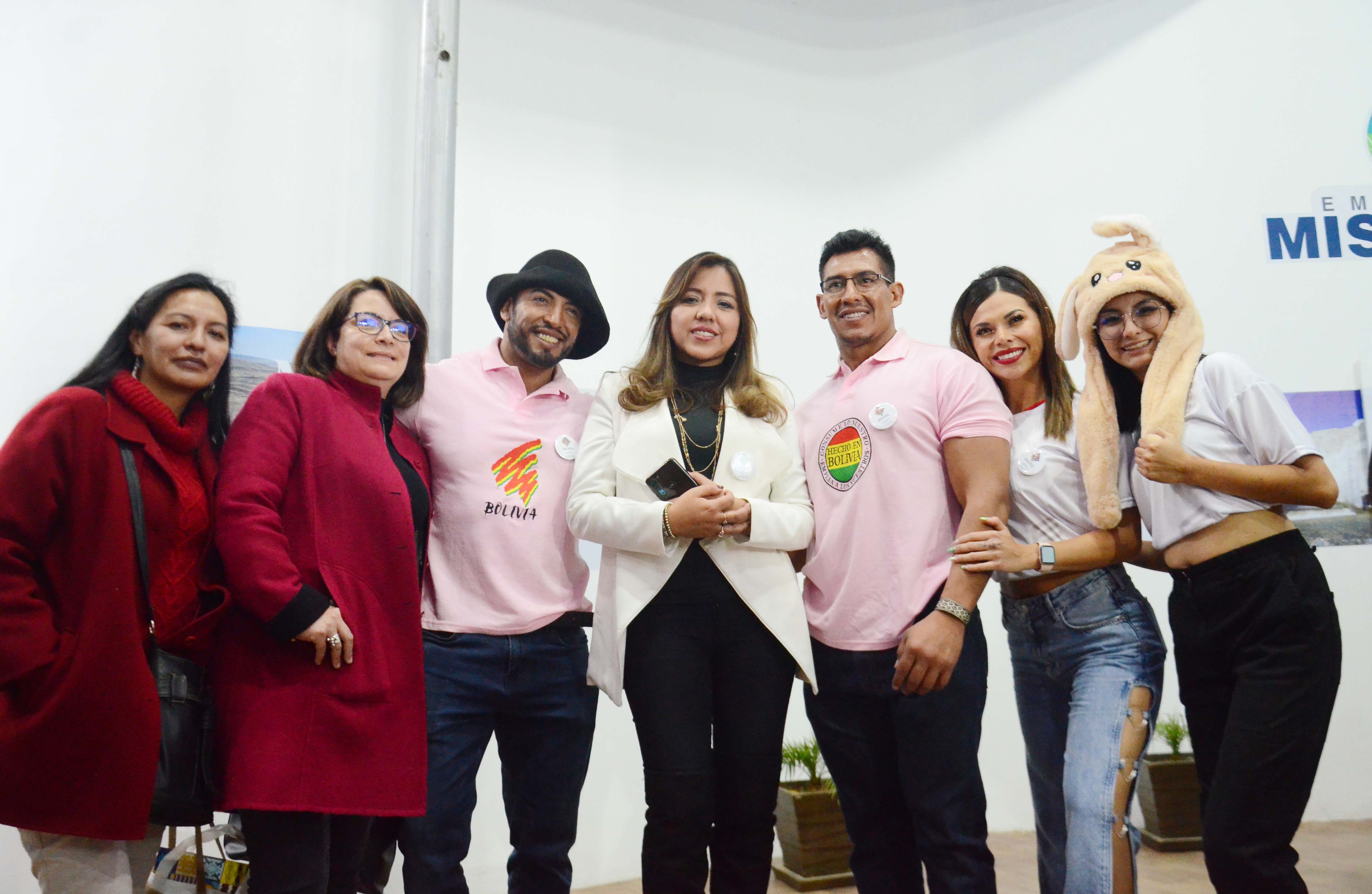 La viceministra de Comunicación, Gabriela Alcón, inauguró este viernes el stand del Viceministerio en la Feria Internacional de Cochabamba Bolivia (Feicobol)