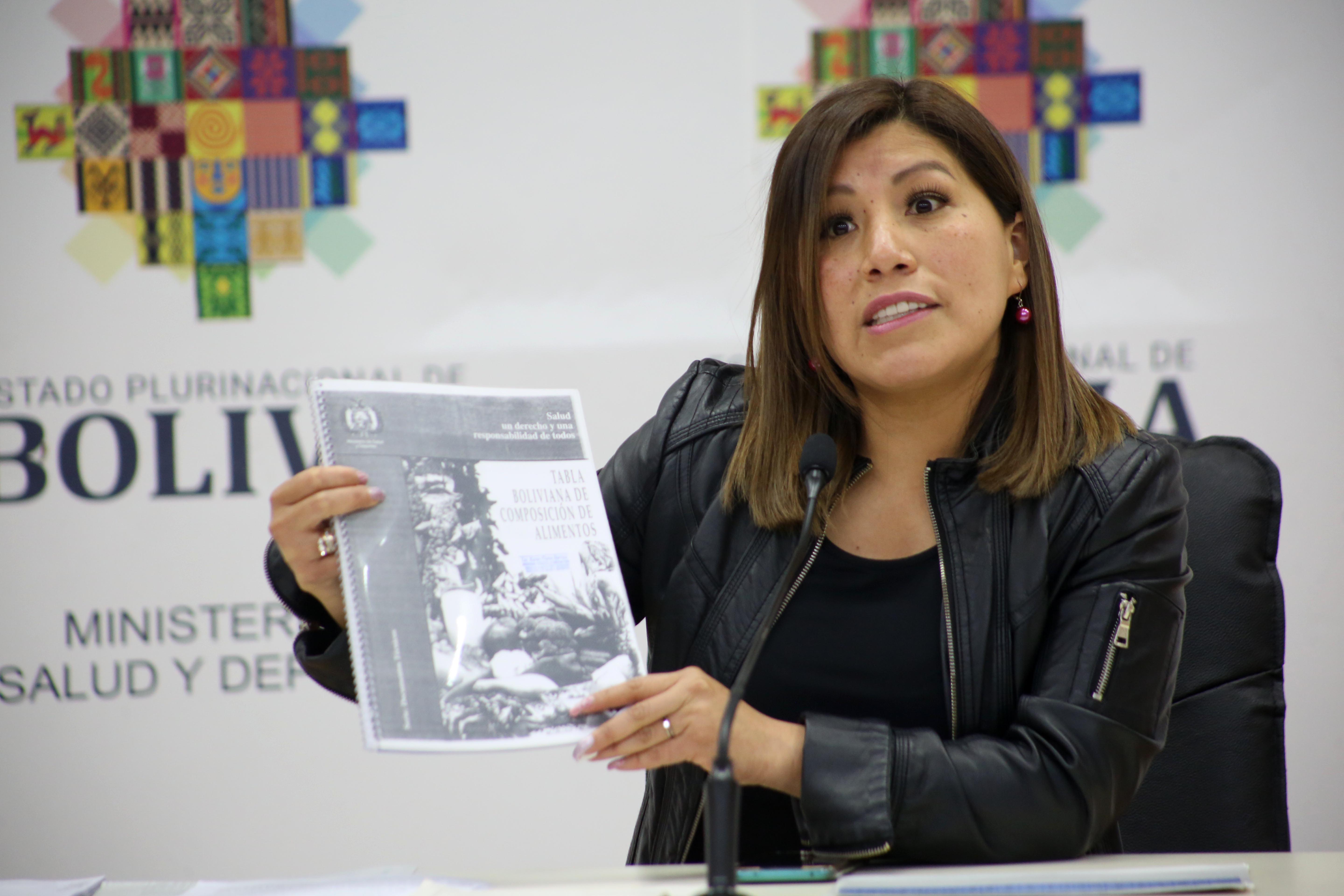 La jefa de la Unidad de Alimentación y Nutrición del Ministerio de Salud y Deportes, Evelín Cerruto, destacó la composición de nutrientes que tienen los subsidios Prenatal, de Lactancia y el Universal Prenatal por la Vida