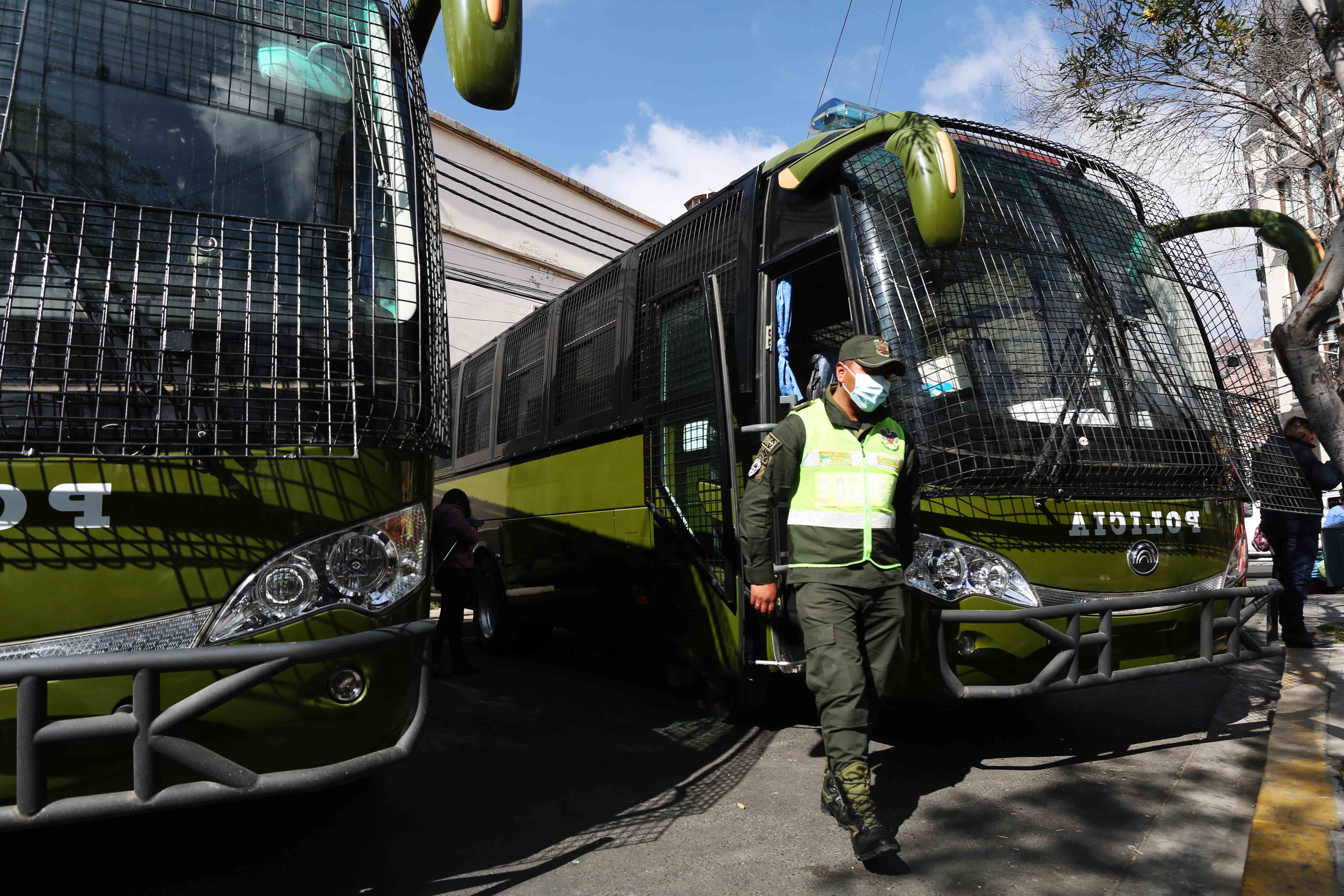  El ministro de Gobierno, Eduardo del Castillo, entregó equipamiento del proyecto Bol-110 para la seguridad penitenciaria nacional, en el penal de San Pedro, La Paz.