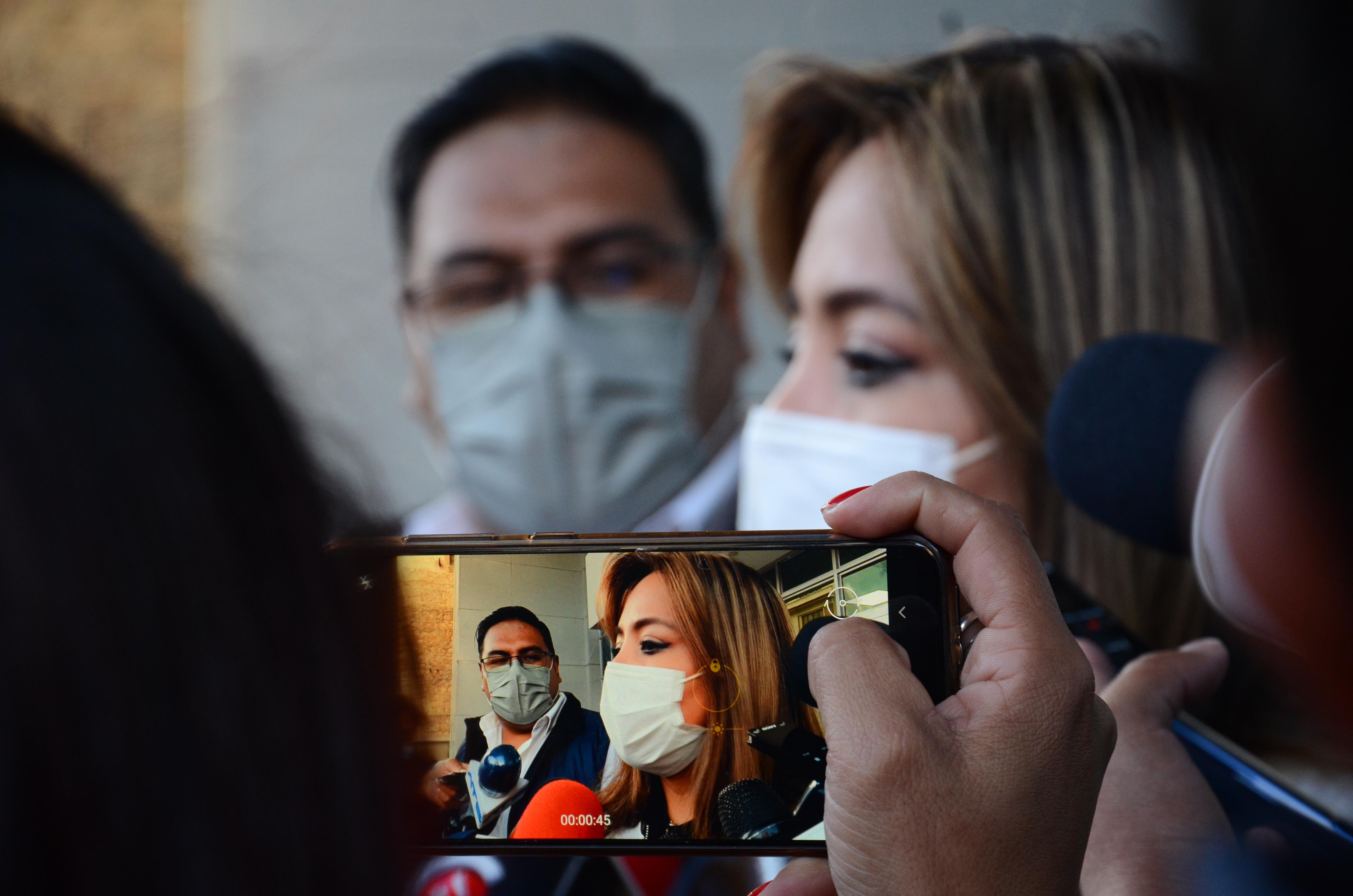 La viceministra de Comunicación, Gabriela Alcón, brinda declaraciones a los periodistas sobre el paro convocado por Comcipo, obras para La Paz, entre otros temas