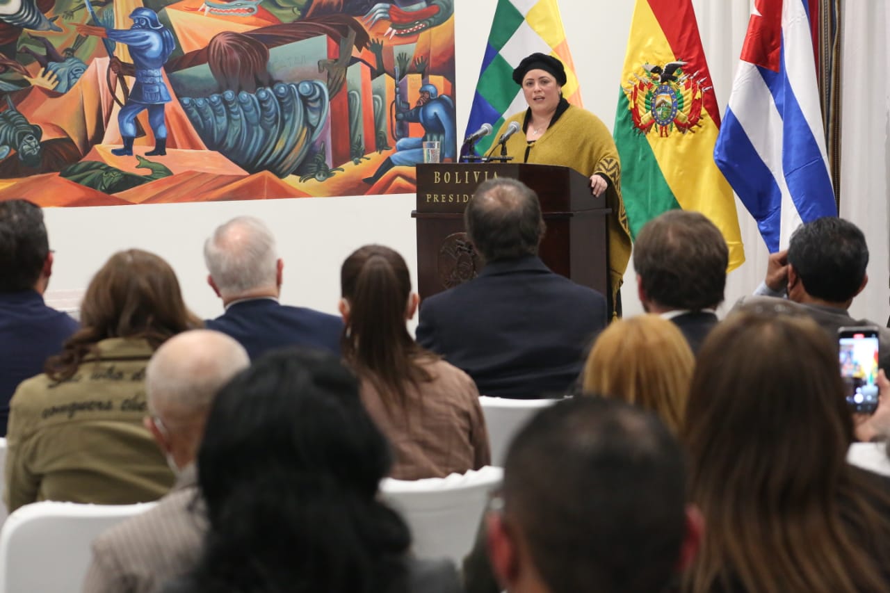 La ministra de la Presidencia, María Nela Prada en el acto de conmemoración del día de la Rebeldía Nacional de Cuba