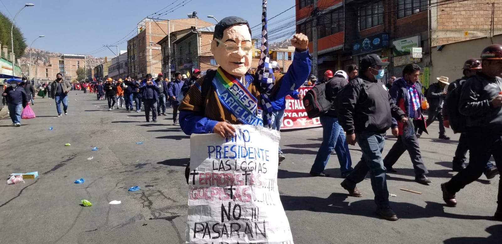 Asistentes a la Marcha en Defensa de la Democracia y la Reconstrucción Económica 4