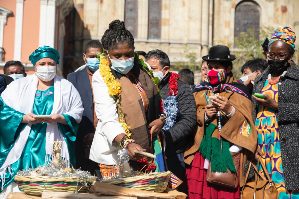 Ceremonia ancestral durante la visita oficial de la Vicepresidenta electa de Colombia, Francia Márquez