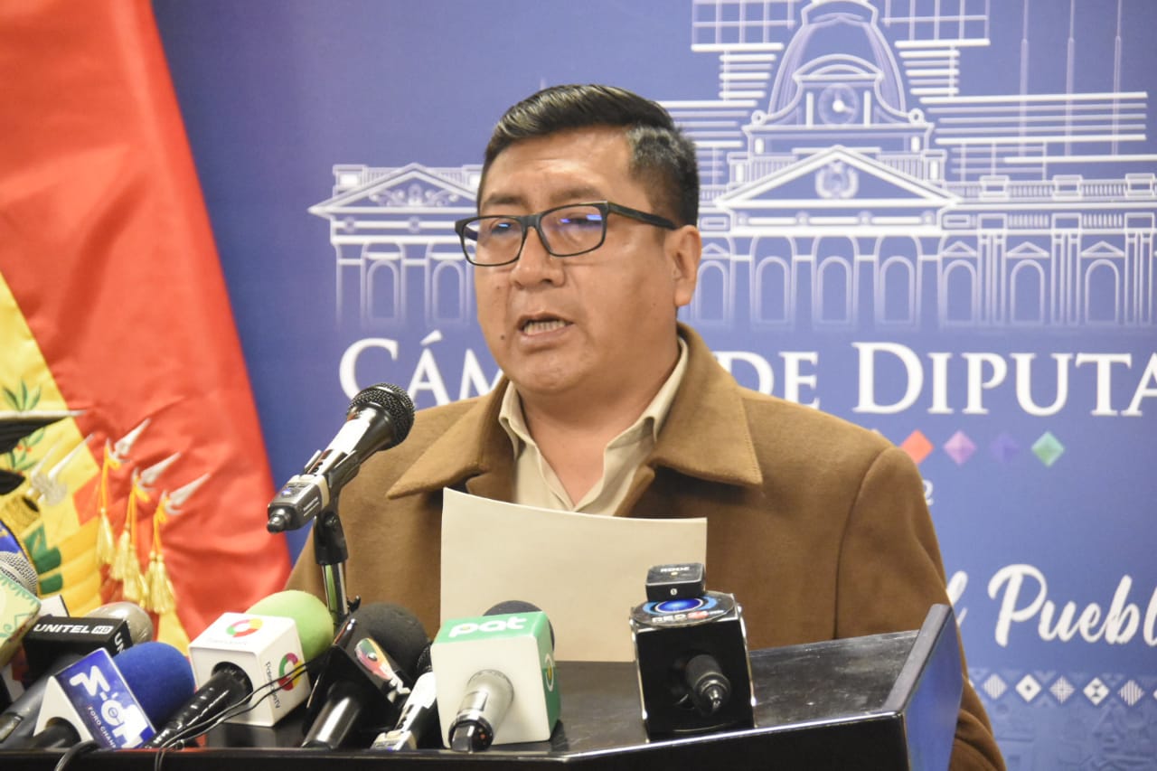 Conferencia de prensa del Presidente de la Cámara de Diputados del Estado Plurinacional de Bolivia Freddy Mamani