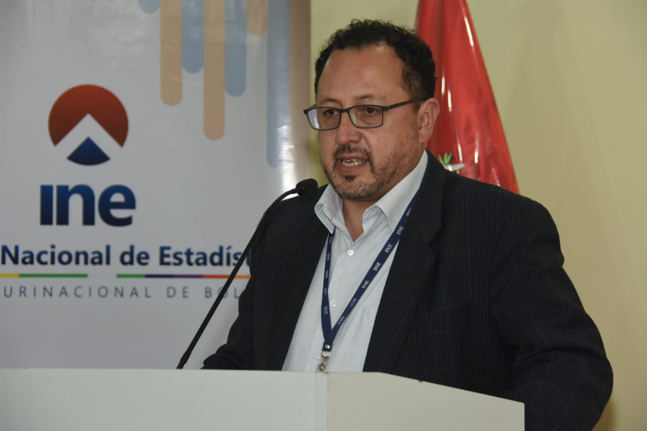 Director del INE Gastón Cordero en conferencia de Prensa