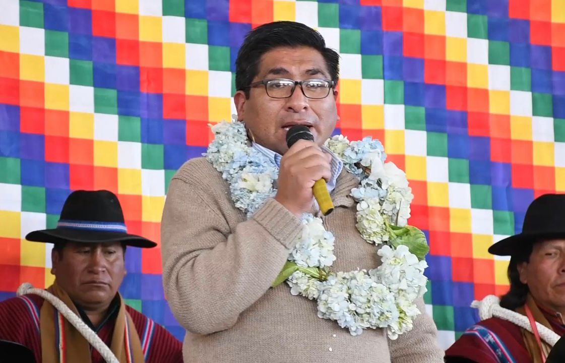 El ministro de Desarrollo Productivo y Economía Plural, Néstor Huanca junto al vicepresidente del Estado socializan proyectos para el desarrollo productivo con sustitución de importaciones