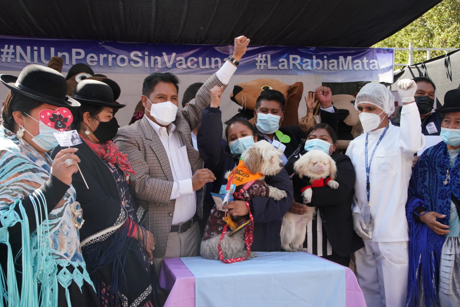 El Ministro de Salud y Deportes, Jeyson Auza en acto de lanzamiento de la campaña nacional de vacunación masiva contra la rabia canina 2022