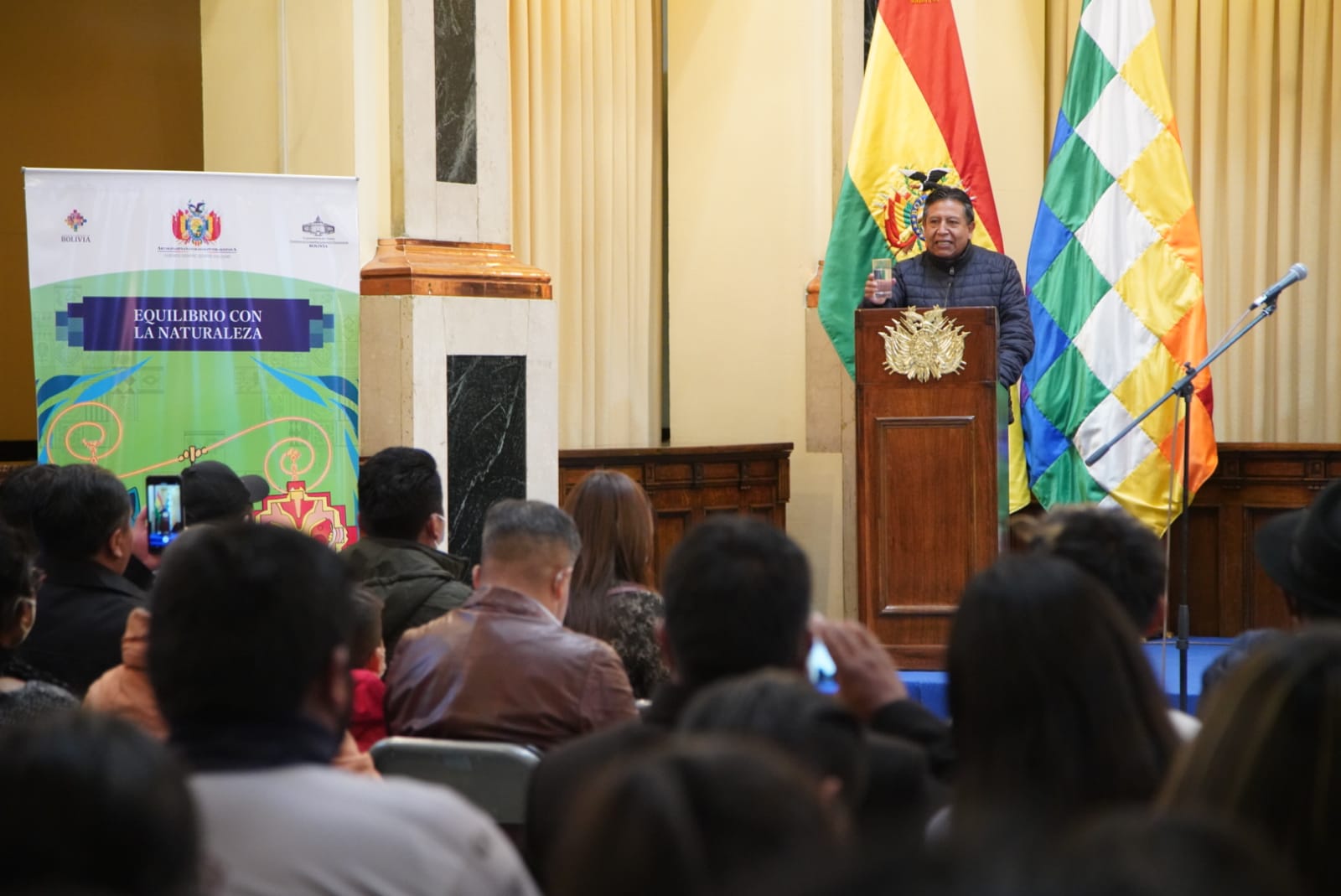 El Vicepresidente David Choquehuanca, participa de la presentación de la revista: 