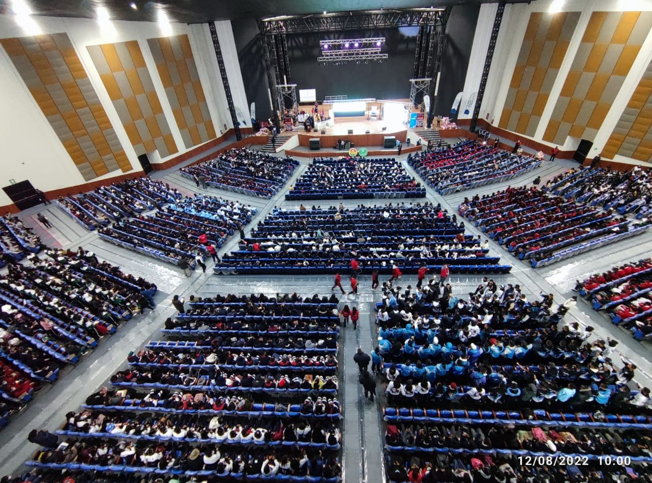 Encuentro juvenil desarrollado este viernes 12 de agosto del presente en el teatro internacional de Oruro, organizado por Yacimientos de Litio Bolivianos