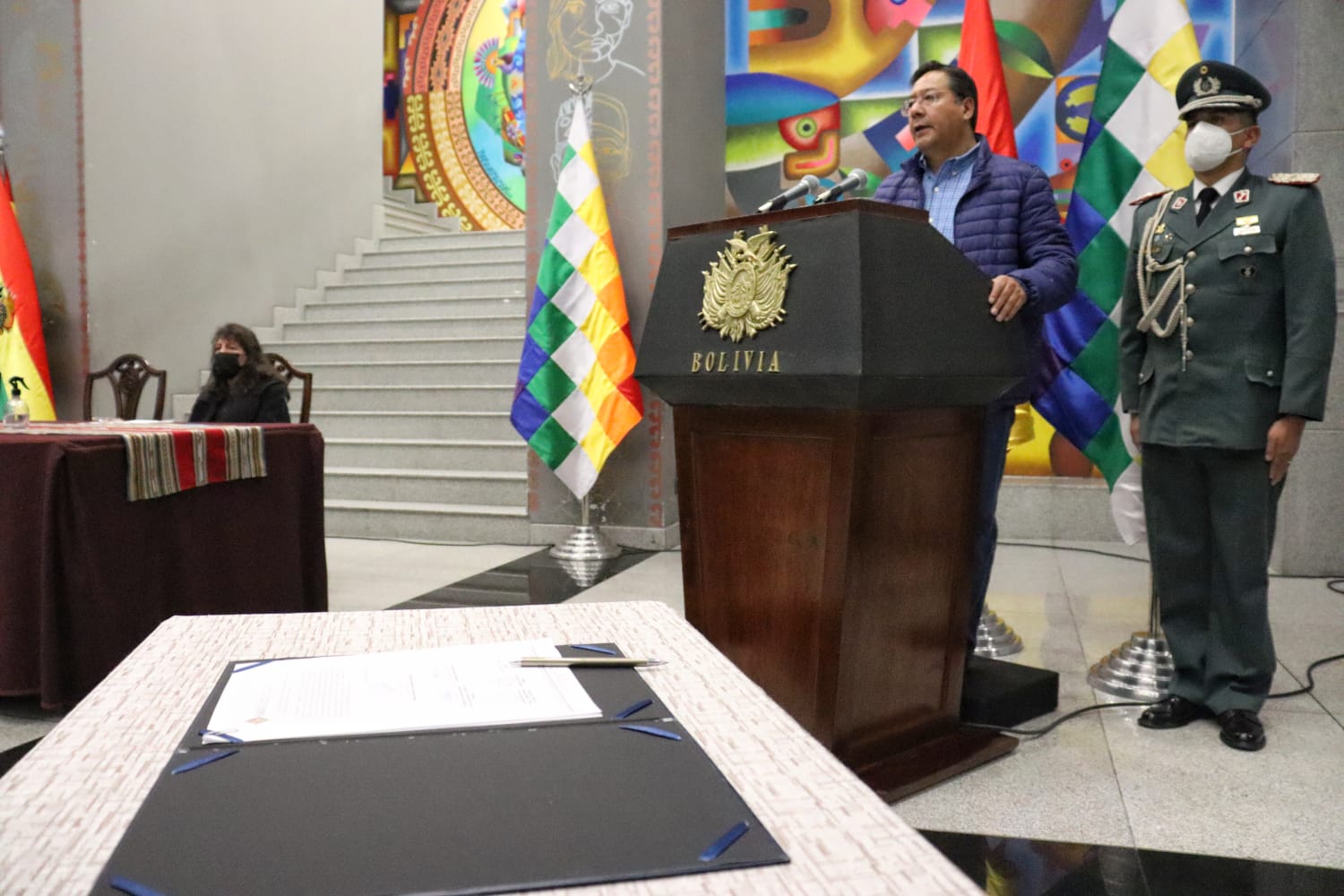 Firma de un Acuerdo Nacional por Justicia, Verdad y Reparacion entre el presidente Luis Arce Catacora y las Víctimas de la Dictadura Militar del Periodo 1964-82