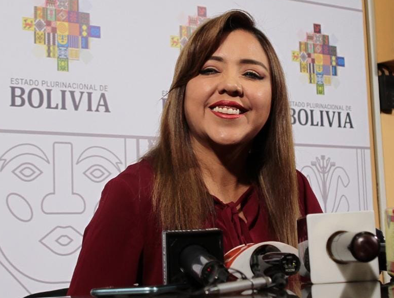 Abi La Viceministra De Comunicación Gabriela Alcón Se Dirige A Los Medios De Comunicación En 8337