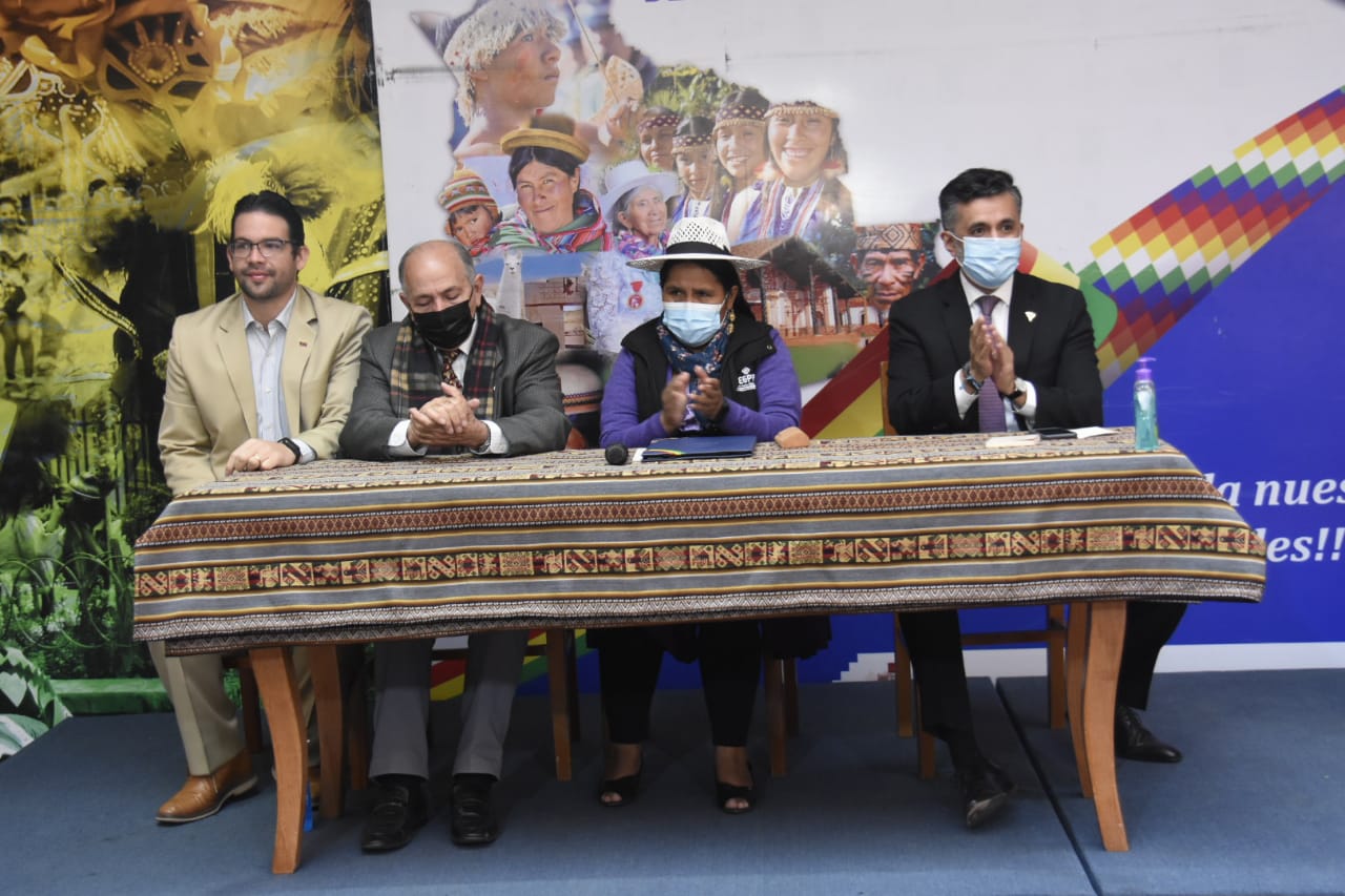 Ministra de Culturas, Sabina Orellana junto a embajadores de Alba-TCP, anunciaron lanzamiento de los premios del Alba de las Artes y de las letras