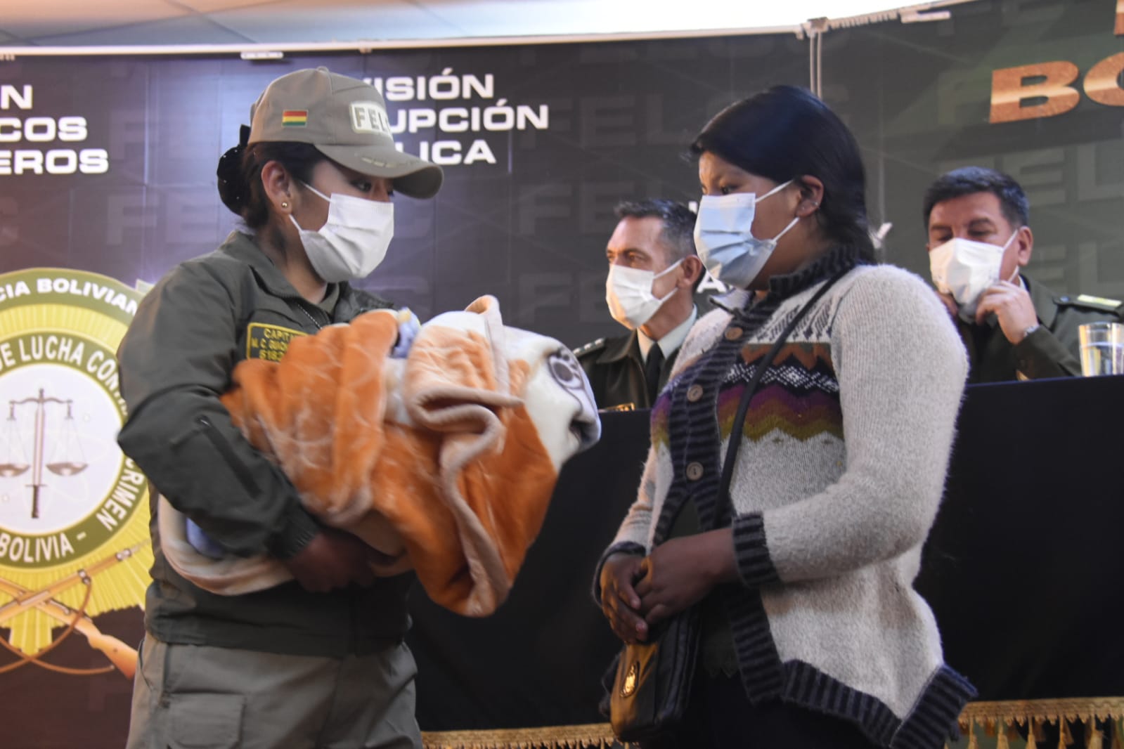 Ministro de Gobierno, Carlos Eduardo del Castillo presentó el caso de desaparición y recuperación del bebé Alex Tintaya