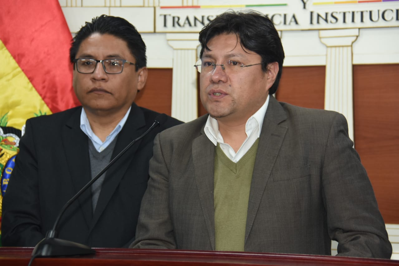 Ministro de Justicia, Iván Lima y el presidente del Consejo de la Magistratura, Marvin Molina en conferencia de prensa