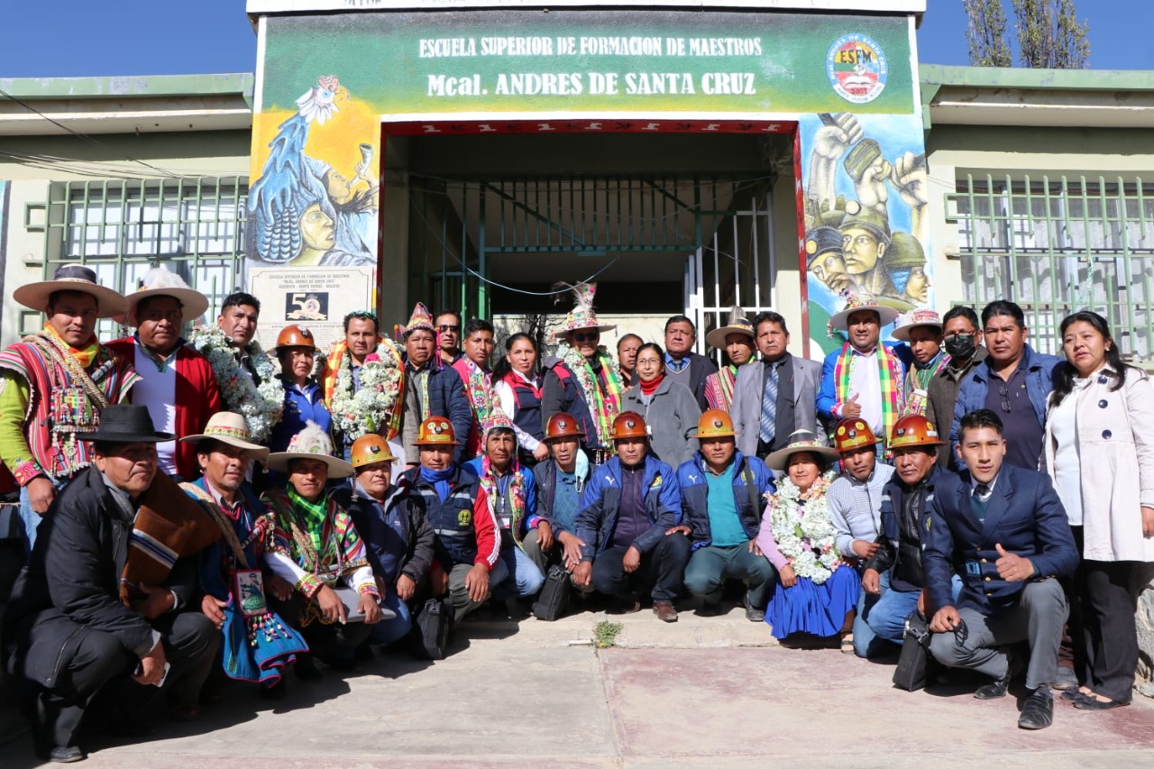 El Ministro de Educación, Edgar Pary Chambi en la Escuela Superior de Formación de Maestros Mariscal Andrés de Santa Cruz en el municipio de Chayanta, en el departamento de Potosí