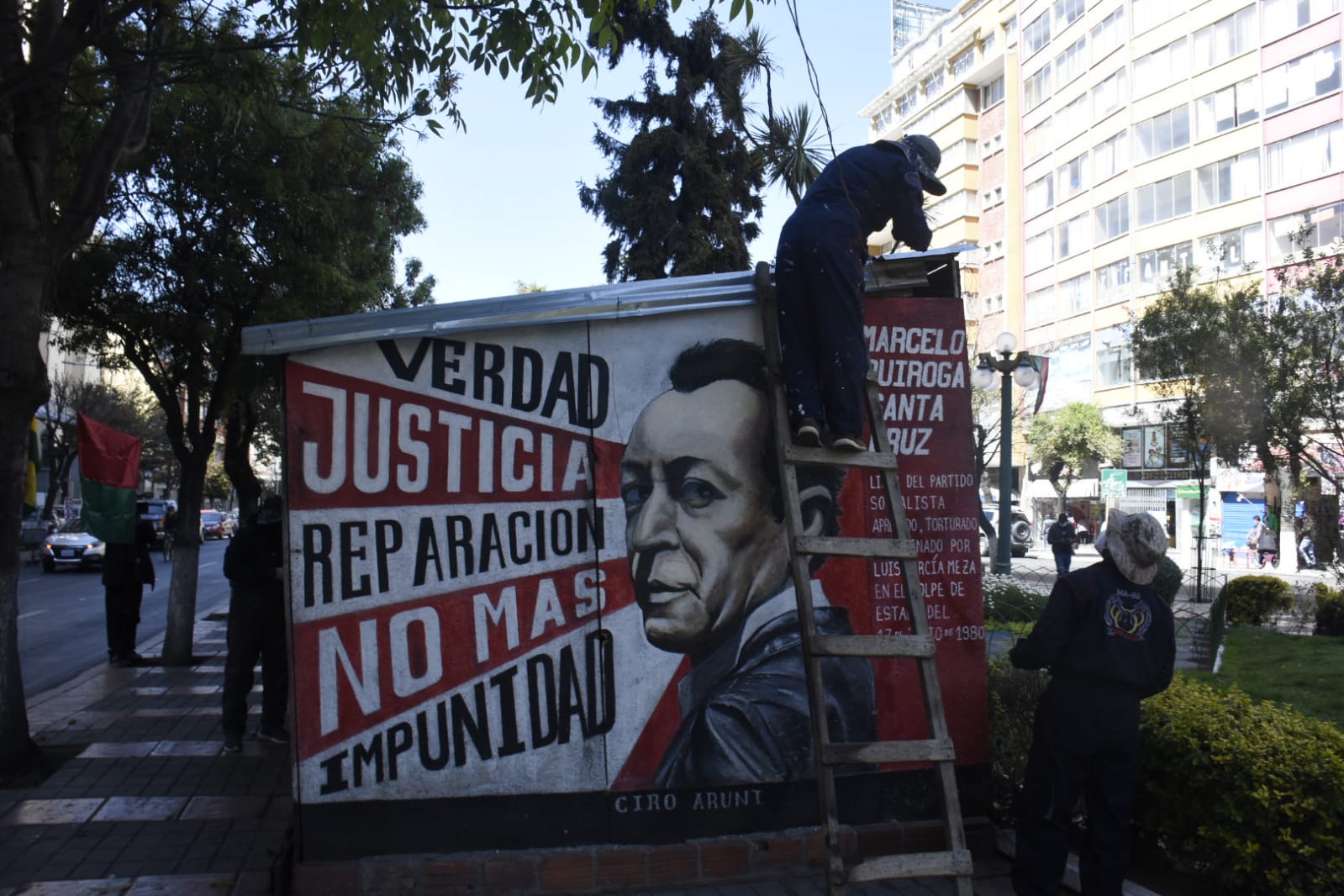 Retiro de casetas en el prado paceño luego de 10 años 4 meses de vigilia por verdad justicia y reparación luego de firma de un Acuerdo Nacional con el presidente Luis Arce Catacora