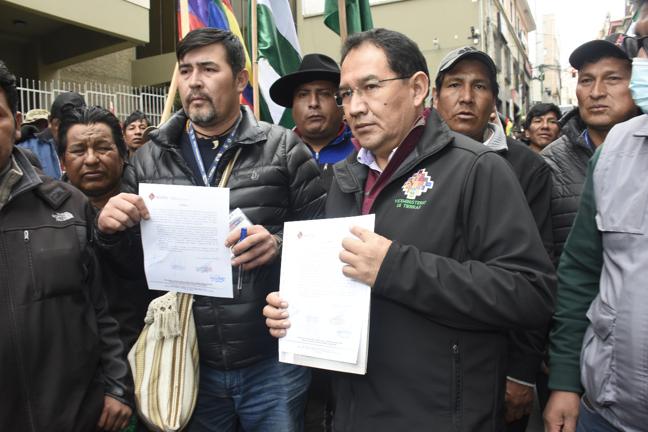 Tras firma de acuerdo la dirigencia de la Federación Sindical Única de Trabajadores Campesinos de la Chiquitania “Apiaguaiki Tüpa” levantó la vigilia en La Paz y el bloqueo en la carretera entre Santa Cruz y Beni
