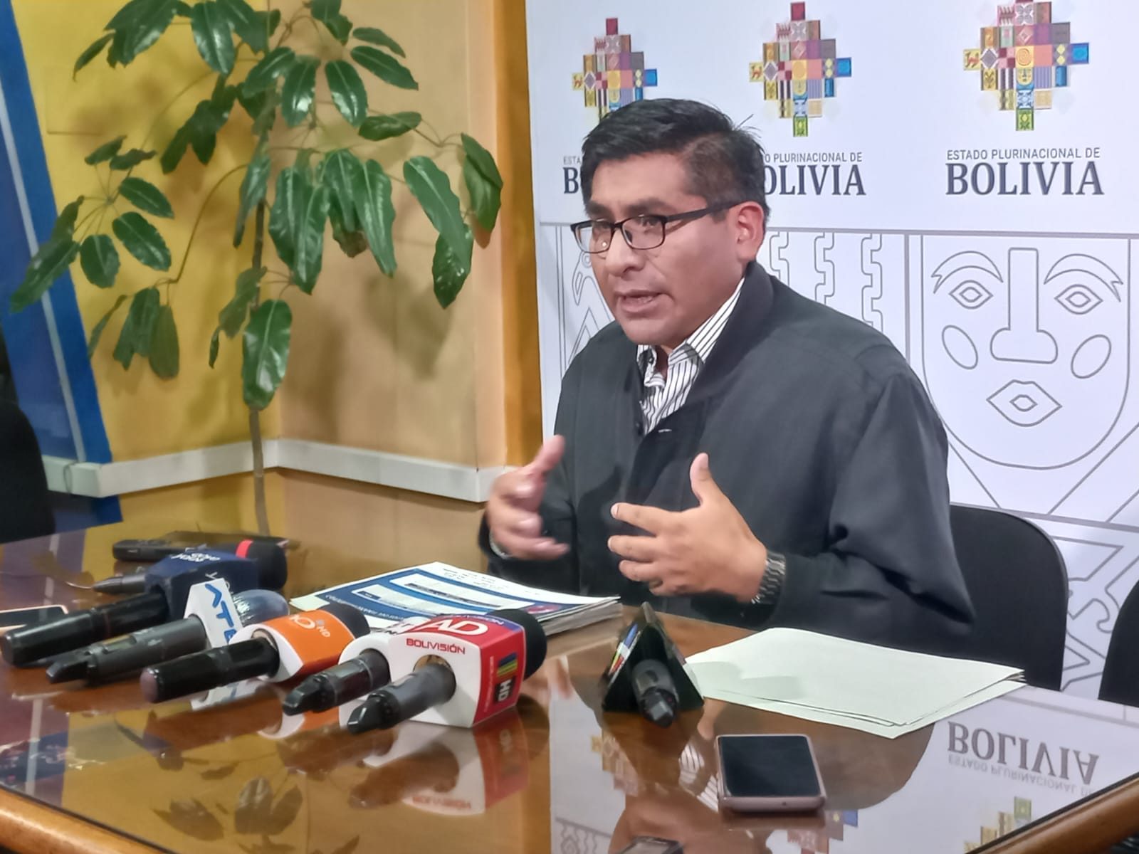 Conferencia de Prensa del Ministro de Desarrollo Productivo Nestor Huanca