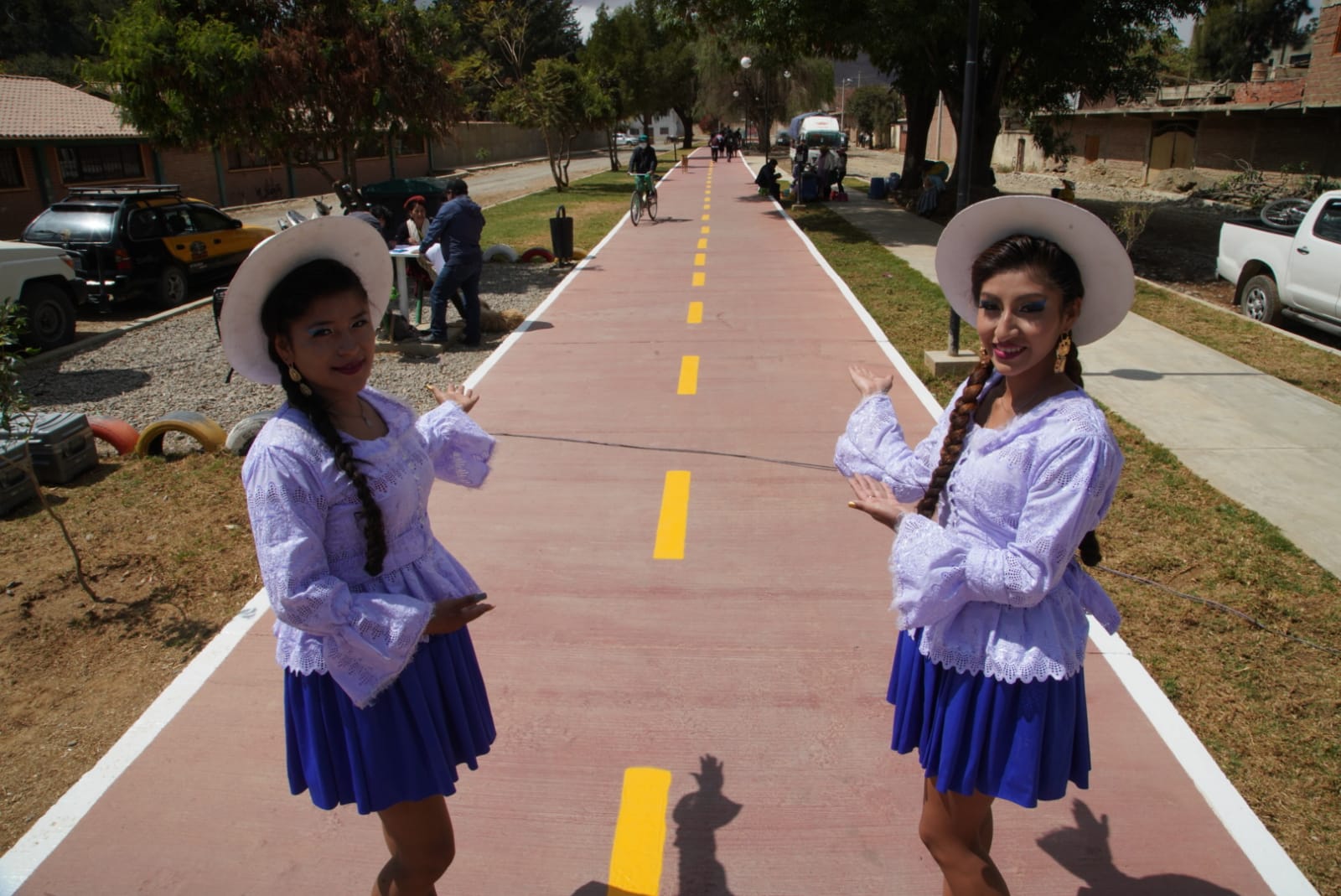 El presidente, Luis Arce Catacora, entrega la canalización y revestimiento del río Morro en Punata, departamento de Cochabamba.