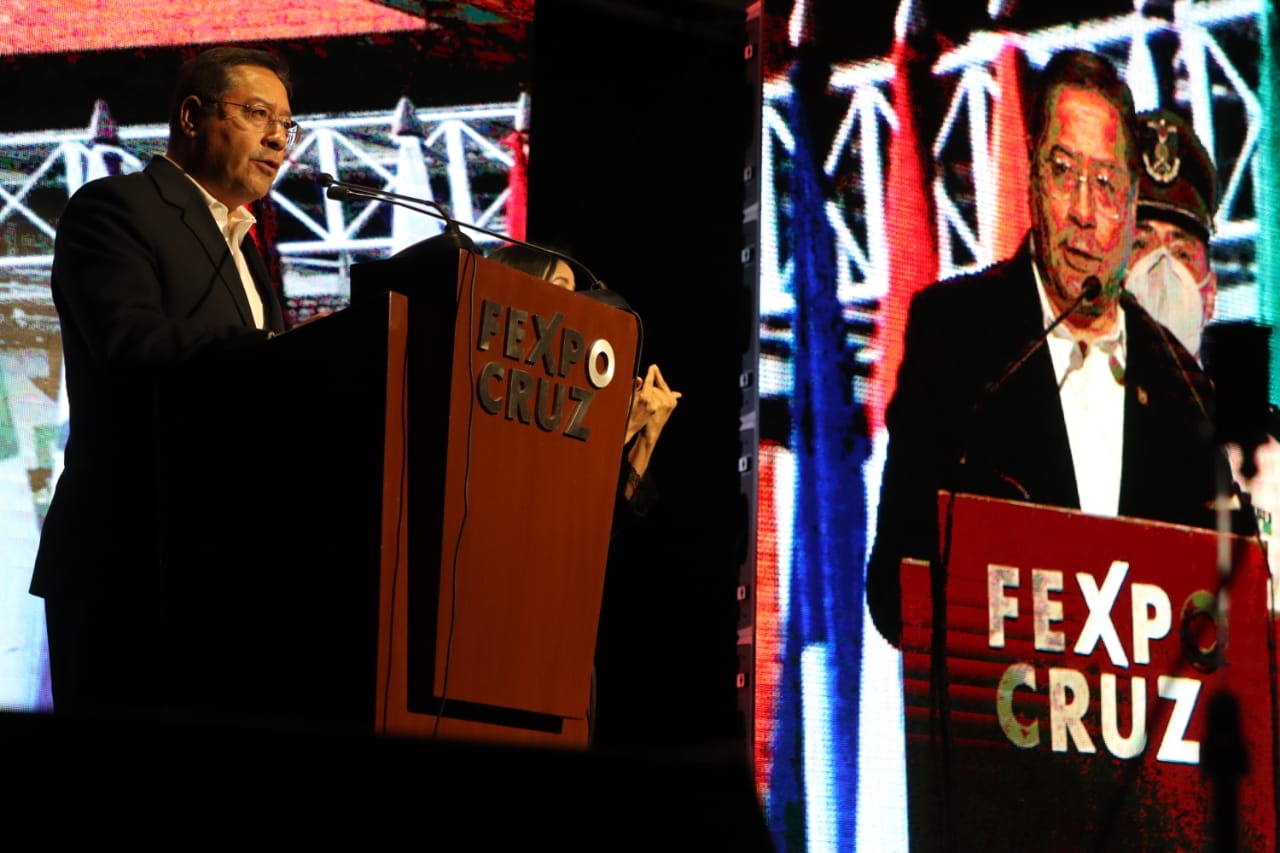 El Presidente, Luis Arce Catacora, junto a otras autoridades del Estado Plurinacional, asisten a la inaguracion de la EXPOCRUZ en la ciudad de Santa Cruz (1 de 2)