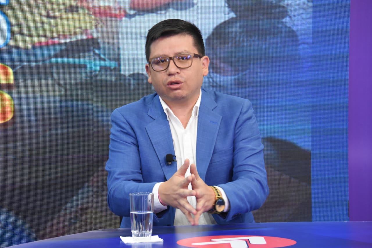 Ministro de Planificación del Desarrollo, Sergio Cusicanqui en el programa televisivo 