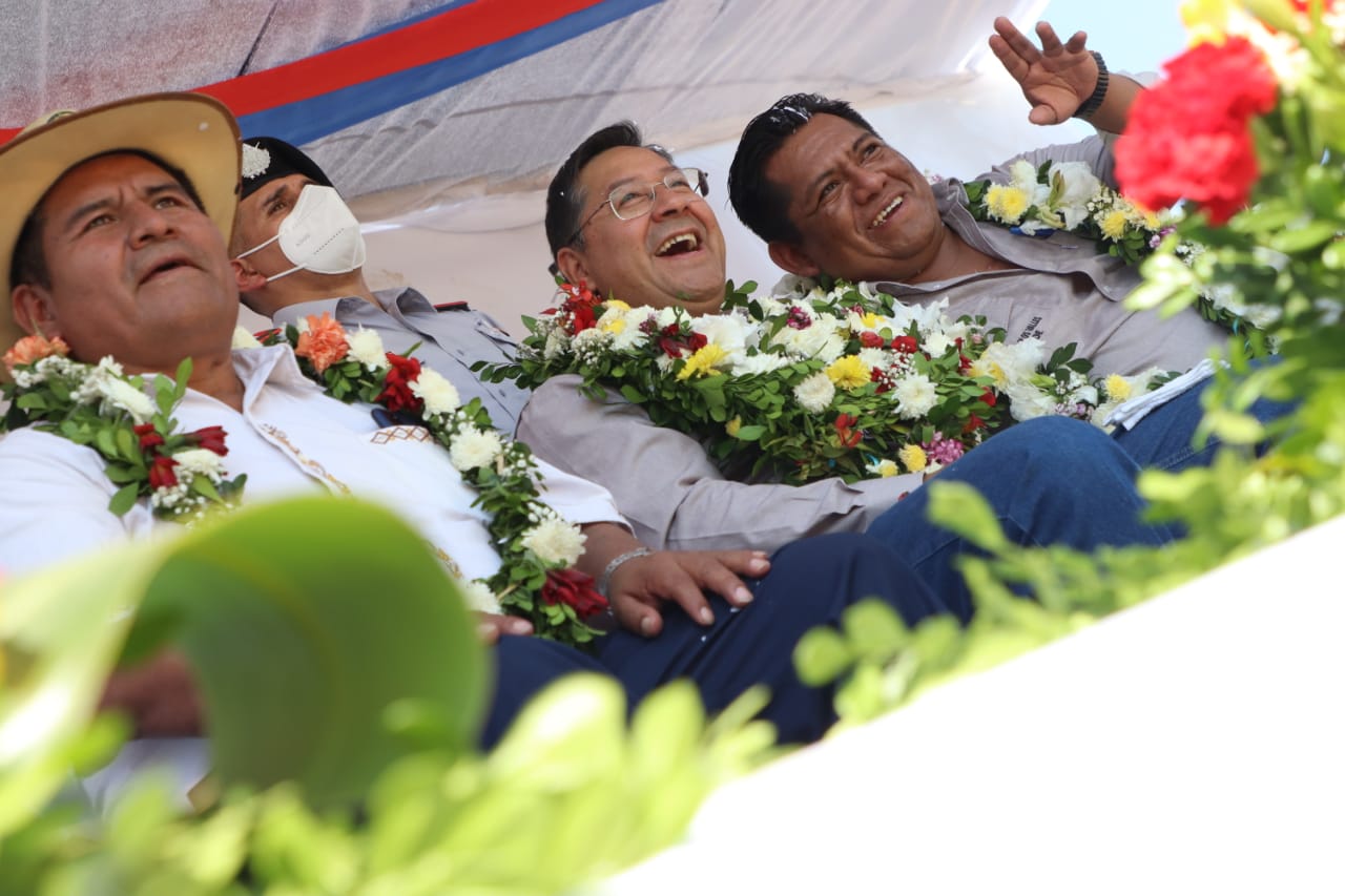 El Presidente, Luis Arce Catacora, hace la entrega de redes de gas domiciliario en Yapacaní, Santa Cruz