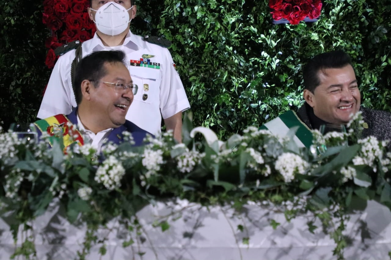 Sesión de Honor del Concejo Municipal, con la presencia del presidente del Estado Luis Arce Catacora y el alcalde de Santa Cruz, Jhonny Fernández.