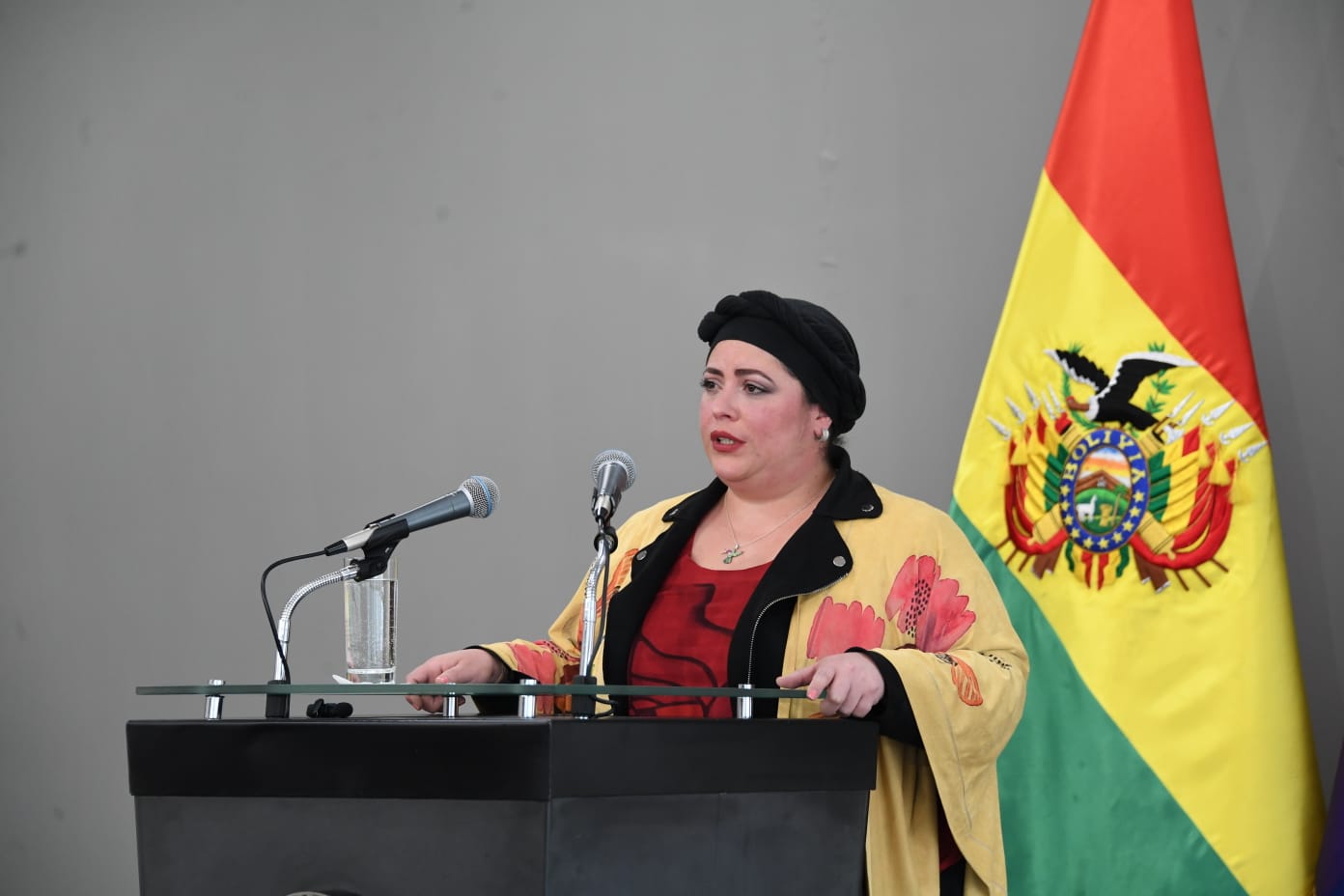 La ministra de la Presidencia María Nela Prada en conferencia de prensa en Casa Grande del Pueblo