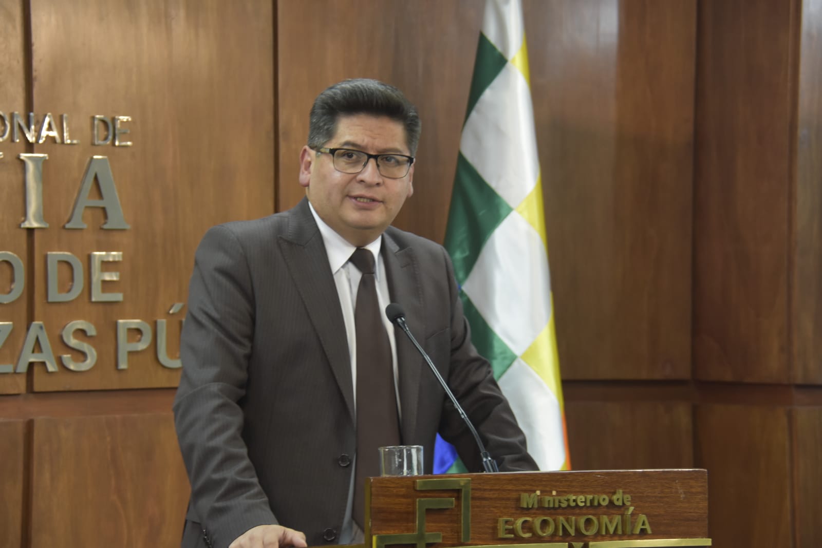 Ministro de Economía y Finanzas Públicas, Marcelo Montenegro en conferencia de prensa respecto a la intervención del Banco Fassil