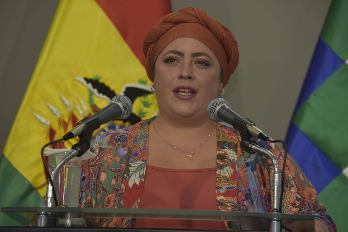 Ministra de la Presidencia, María Nela Prada en conferencia de prensa.