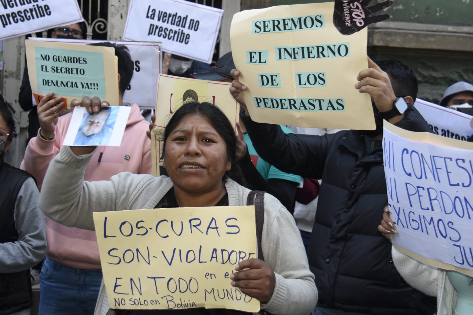 Protestas de colectivos ciudadanos en contra del encubrimiento de la Iglesia Católica a los casos de pederastia
