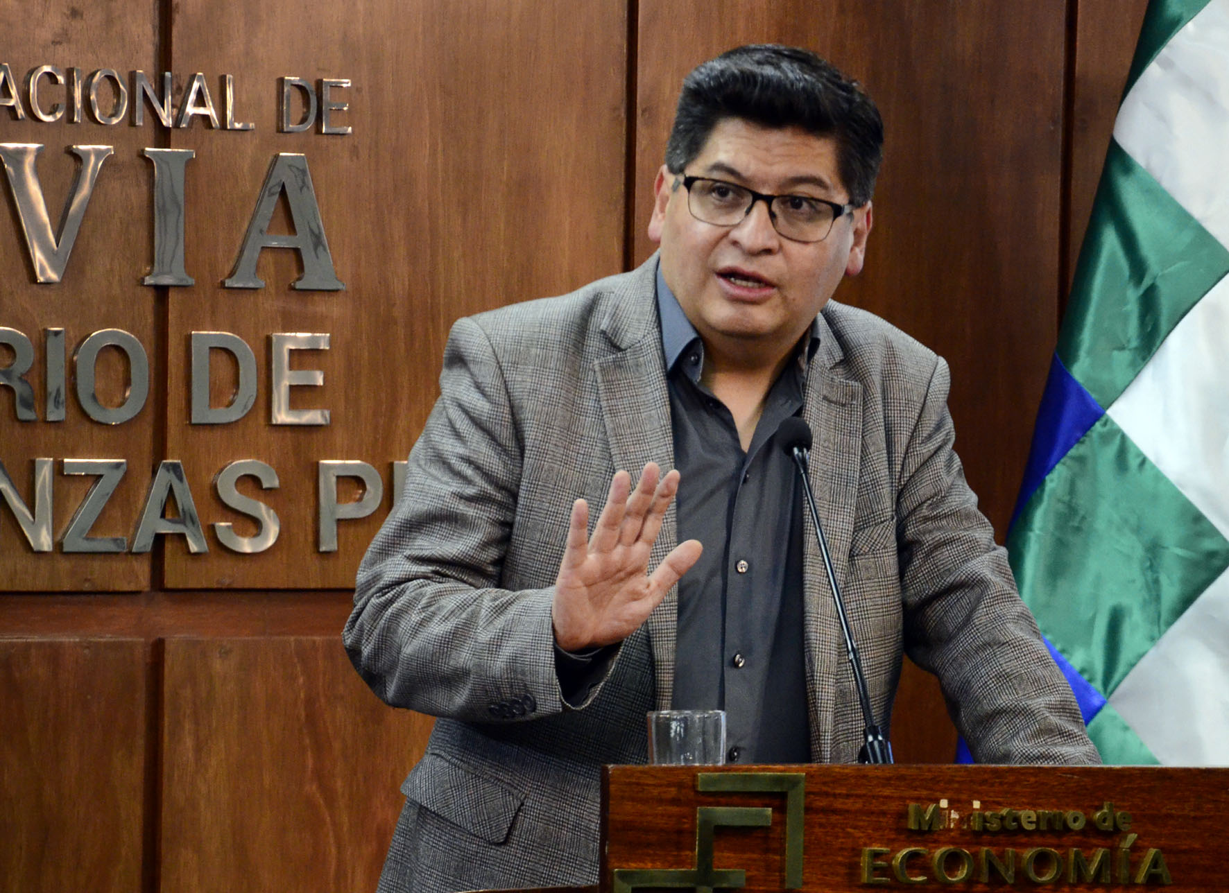 Ministro de Economía y Finanzas Públicas, Marcelo Montenegro informa sobre la capitalización del Banco Fassil en el año 2020