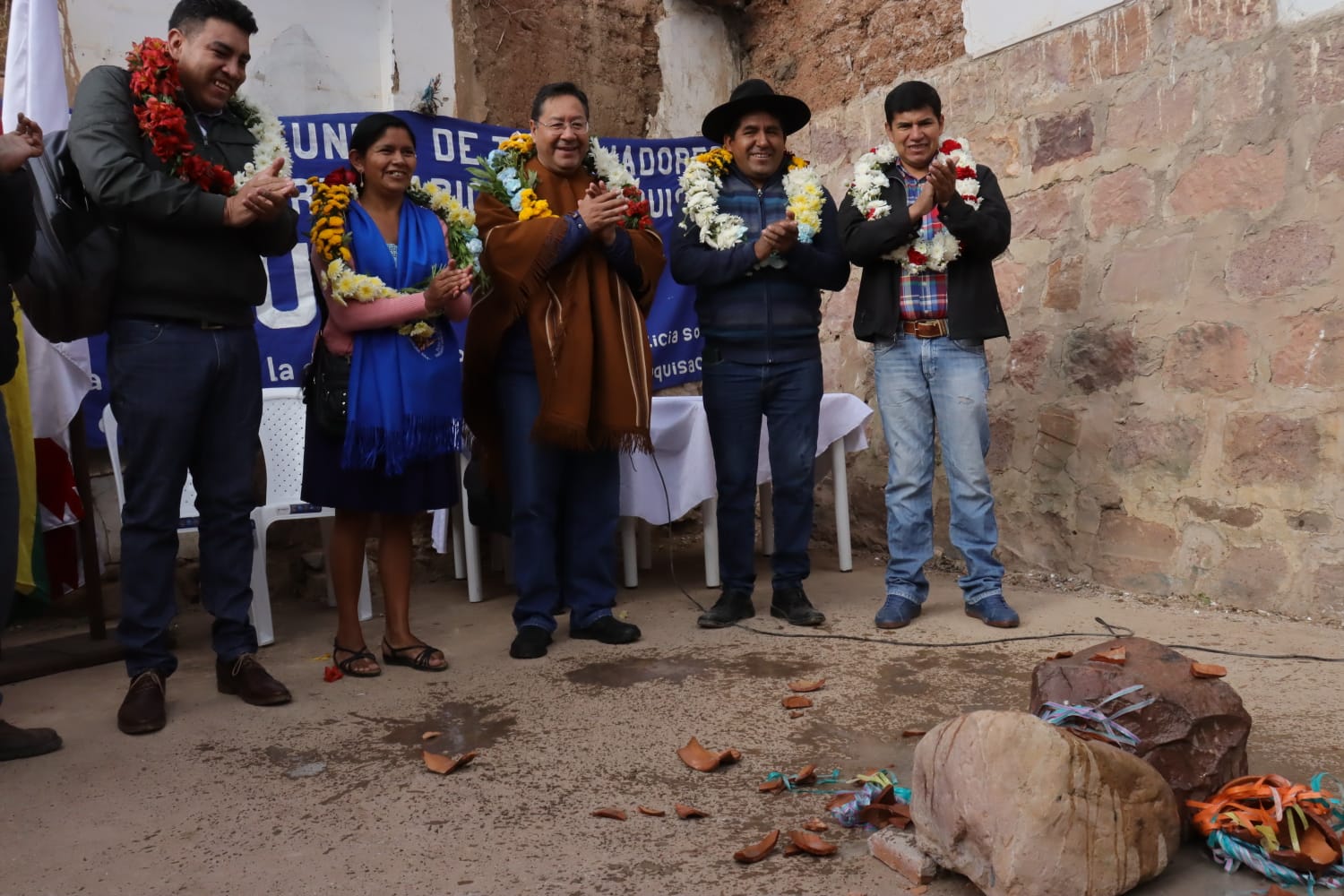 Presidente Luis Arce coloca la piedra fundamental para la construcción de la Casa de Acogida