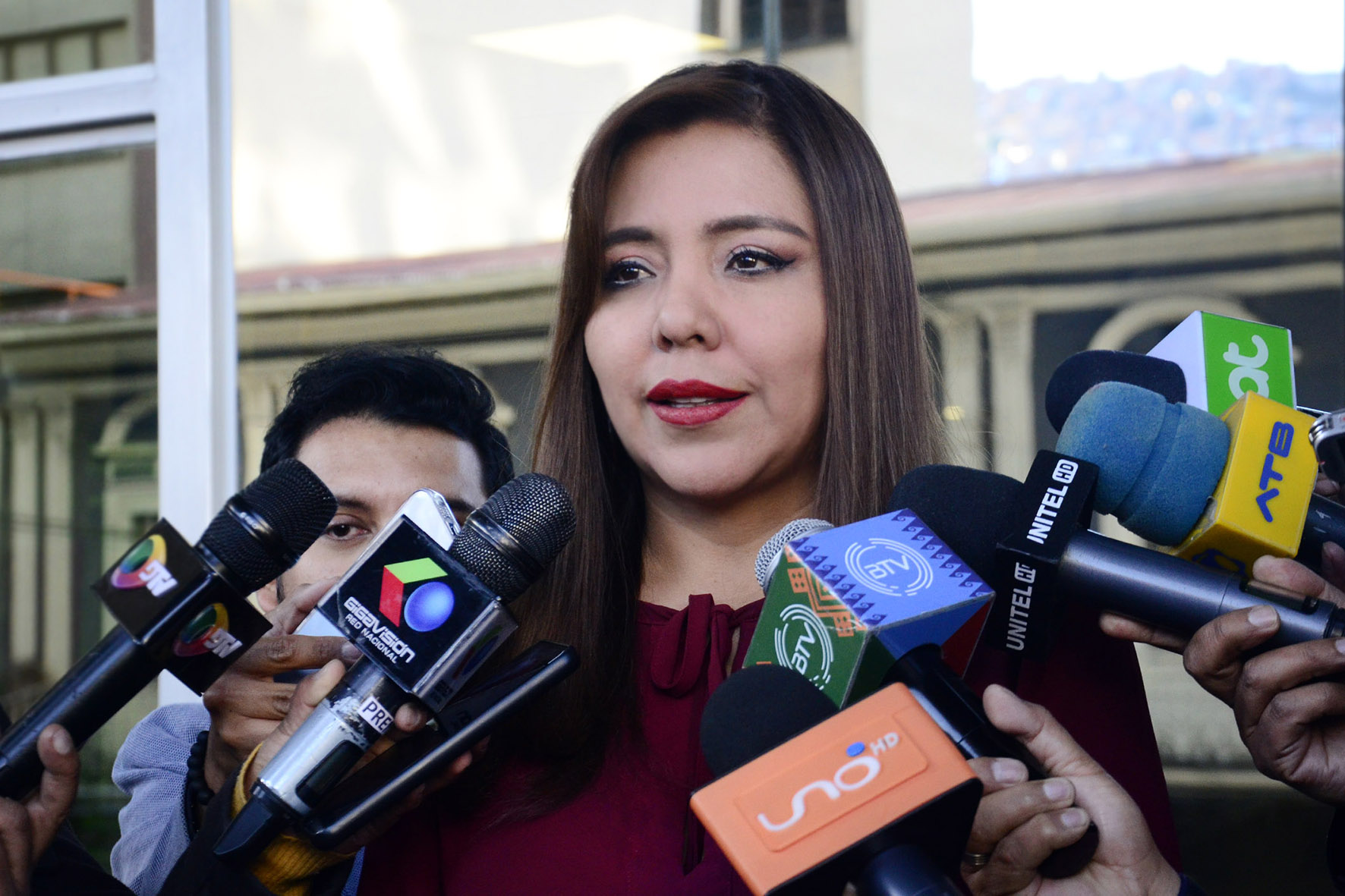 Viceministra de Comunicación Gabriela Alcón, en conferencia de prensa