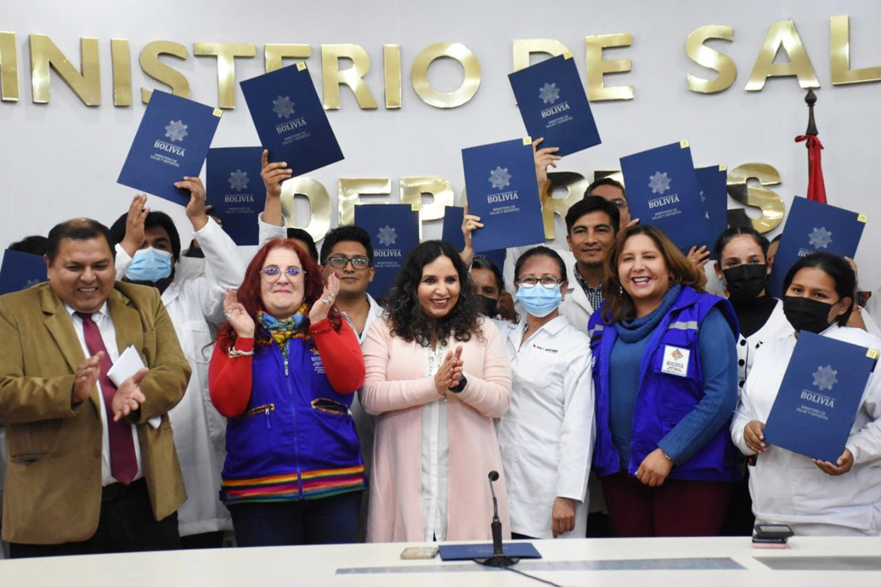 Entrega de ítems de reposición para Fesirmes a cargo de la Ministra de Salud y Deportes María Renée Castro