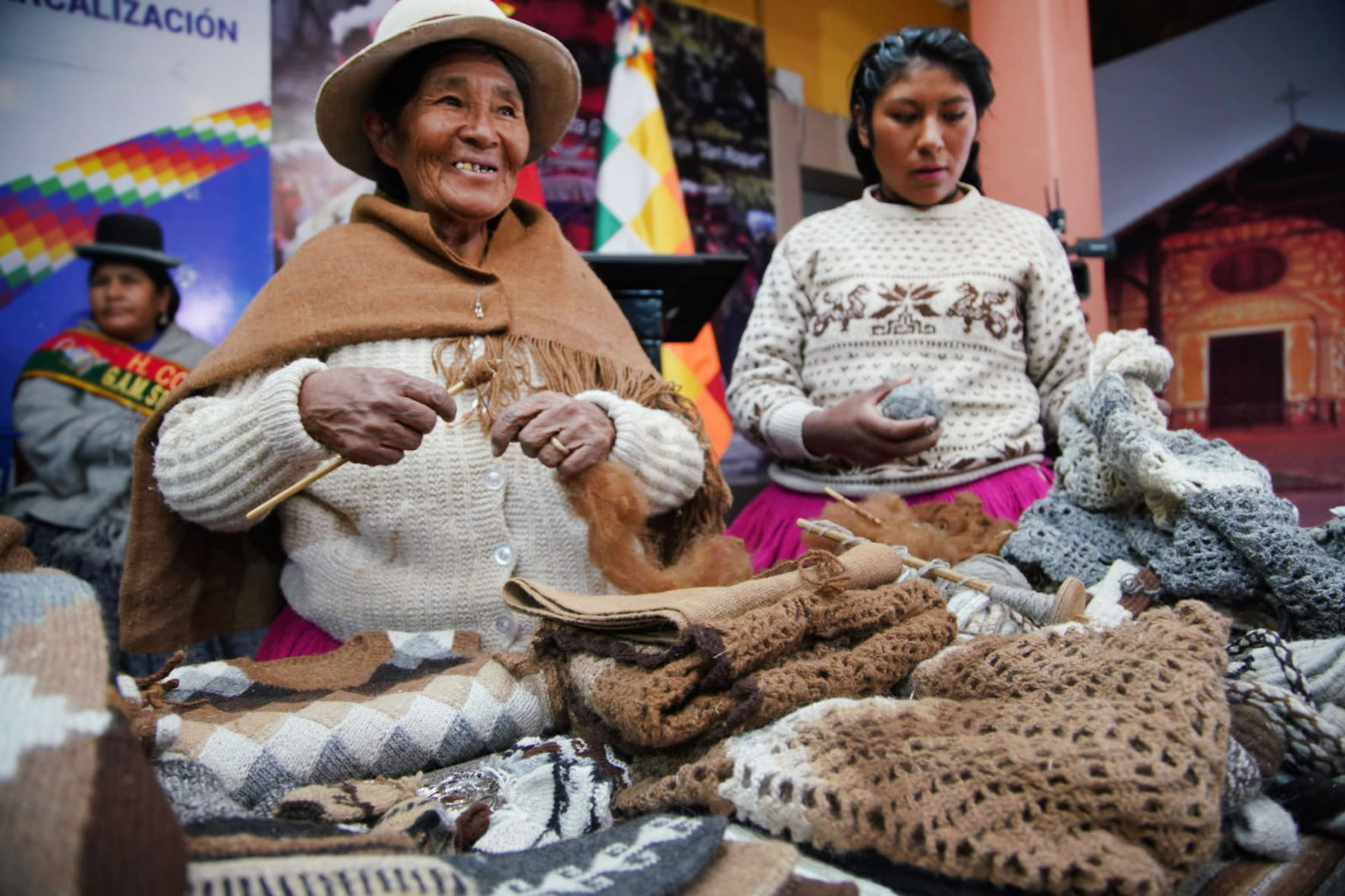 Lanzamiento de la XVI Expo feria de Camélidos de Santiago de Machaca, en el patio del Ministerio de Culturas