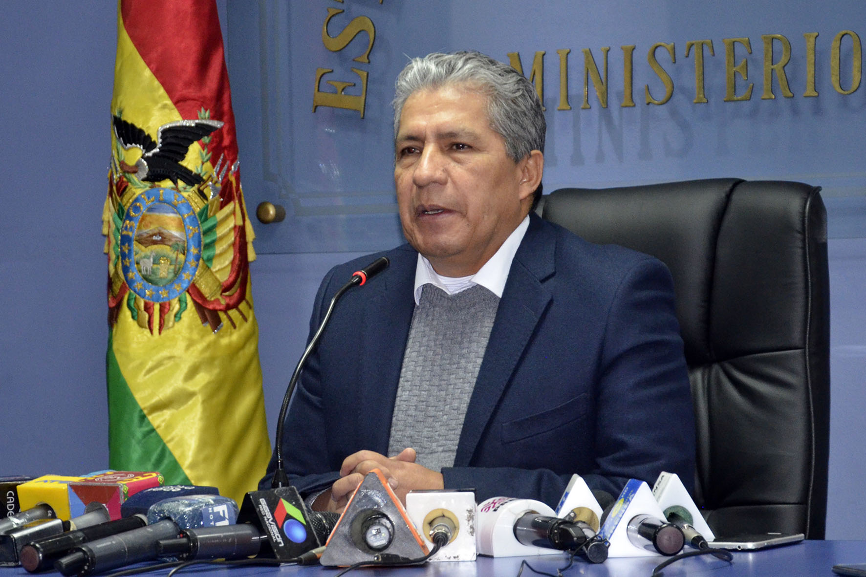 Ministro de Defensa Edmundo Novillo, informa en conferencia de prensa sobre el viaje realizado a la Republica Islámica de Irán