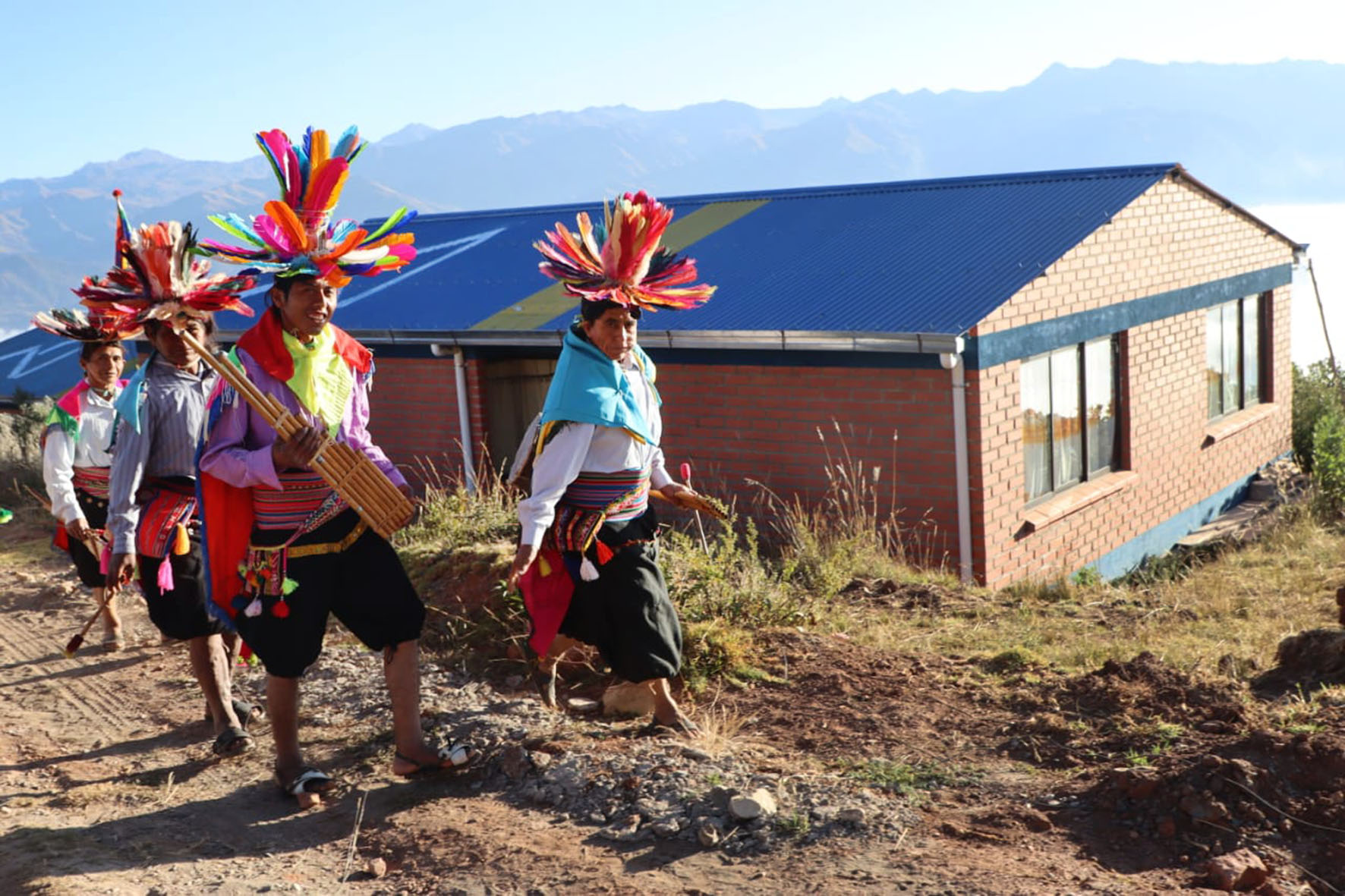 Presidente del Estado Luis Arce entrega 30 viviendas en el Puerto Mayor de Carabuco, La Paz