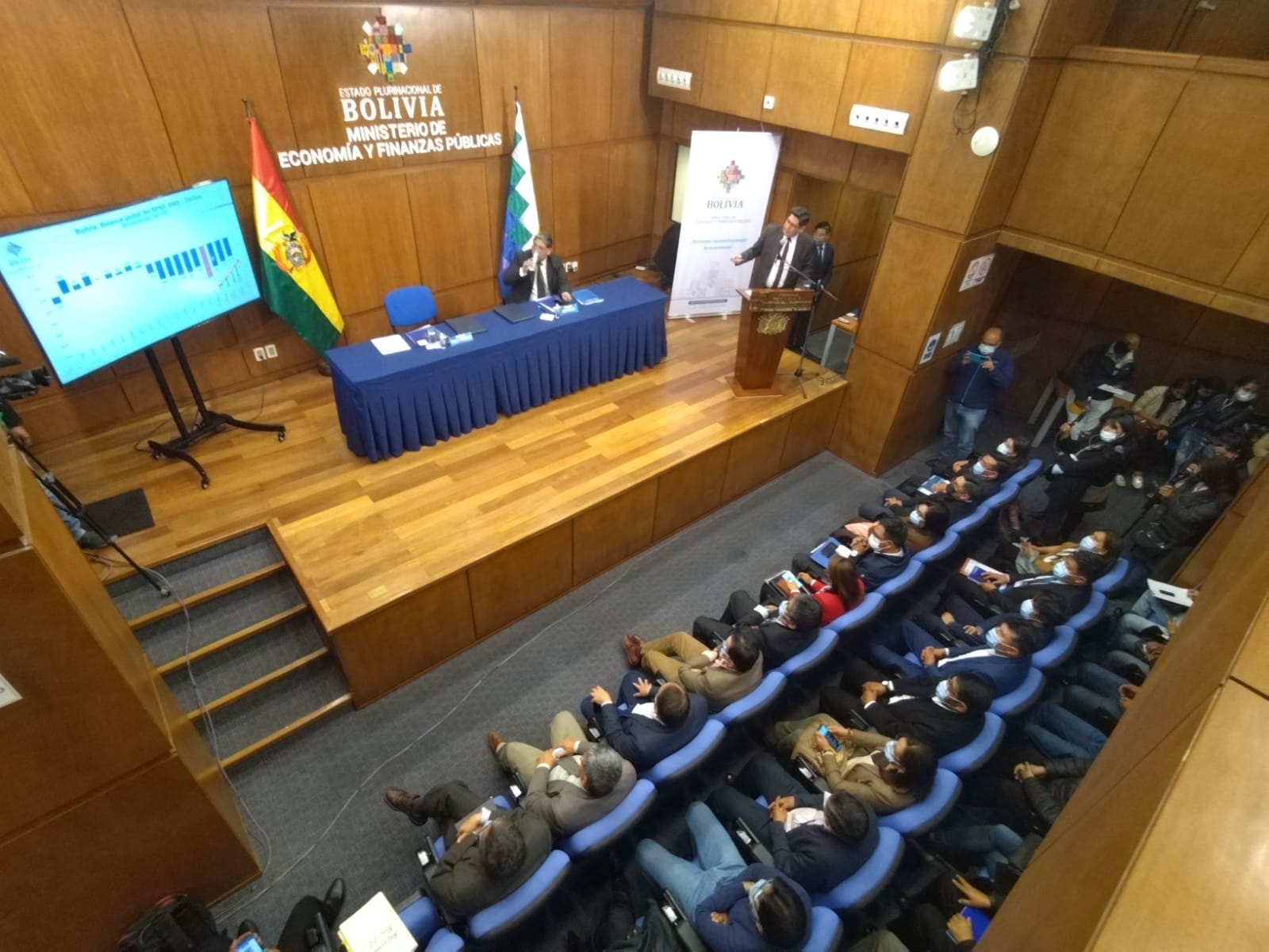 El ministro de Economía, Marcelo Montenegro y el presidente del Banco Central de Bolivia, Edwin Rojas suscribieron el plan de ejecución del Programa Fiscal-Financiero 2023