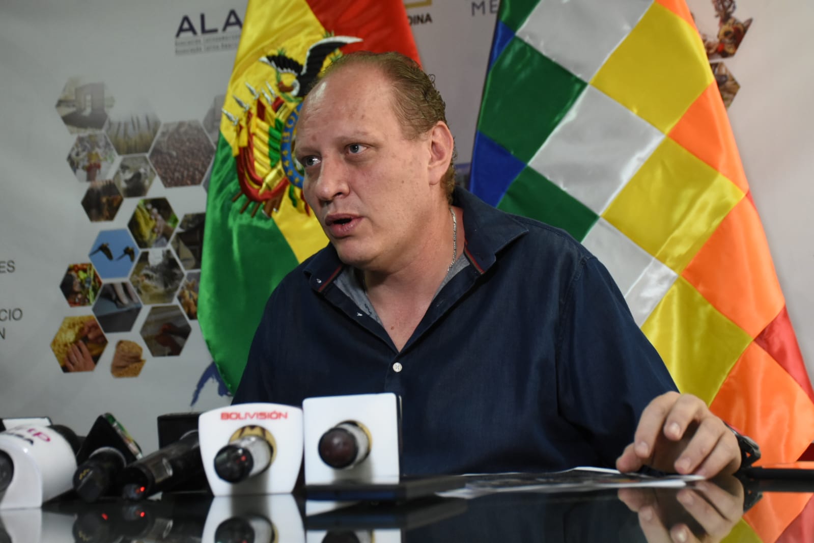 El viceministro de Comercio Exterior e Integración, Benjamín Blanco, brinda conferencia de prensa, sobre la denuncia de injerencia política