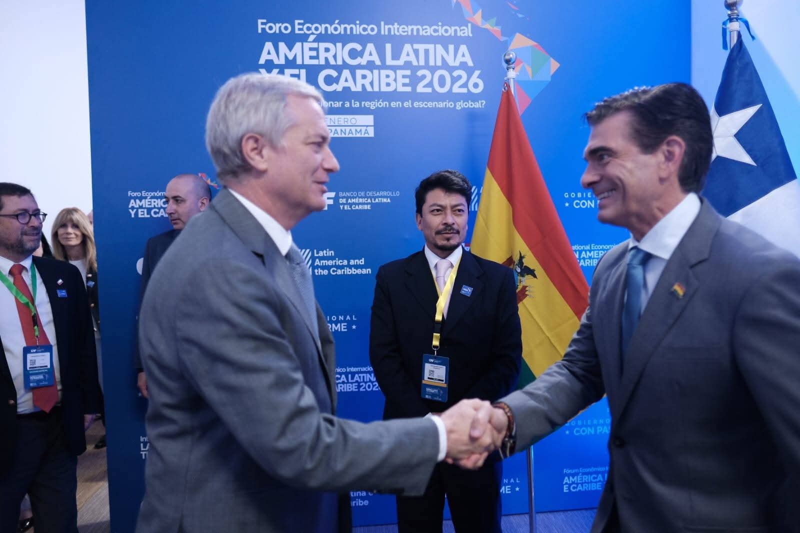 El presidente de Bolivia, Rodrigo Paz, se reunió con el presidente electo de Chile, José Antonio Kast, en Panamá