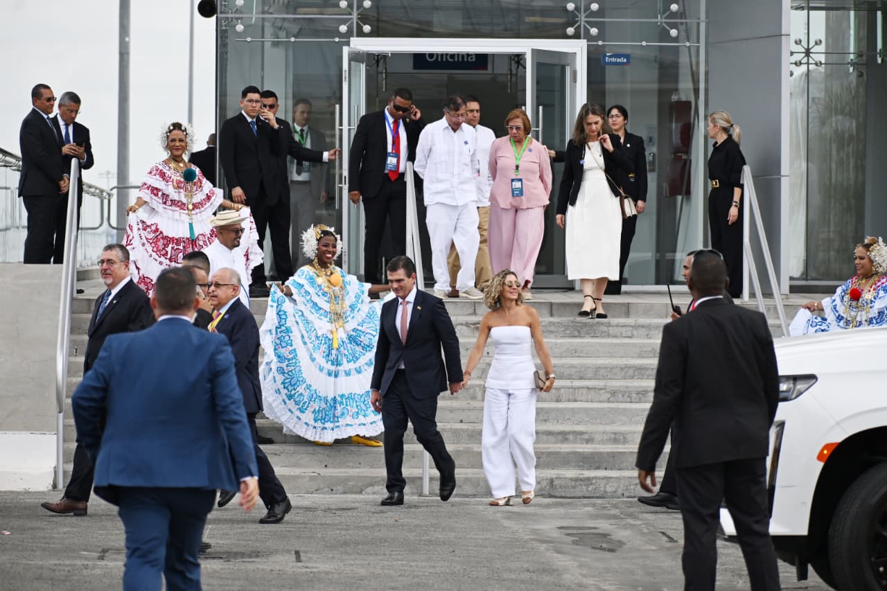 El presidente Rodrigo Paz visitó el Canal de Panamá, durante el Foro Económico Internacional de América Latina y el Caribe de la CAF